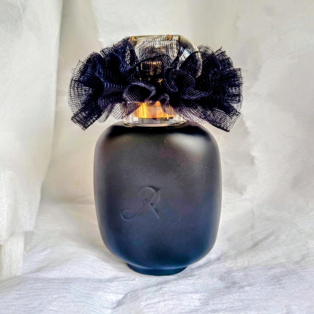 عطر ادکلن بالرینا نامبر تری لِه پَرفَم دُ رُزین - Ballerina No 3 Les Parfums de Rosine - بررسی، قیمت و خرید