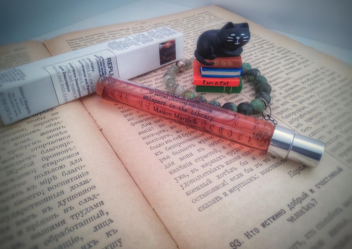 عطر ادکلن ویسپِرز این دِ لایبرِری مِیزون مارتین مارجلا - Whispers in the Library Maison Martin Margiela - بررسی، قیمت و خرید