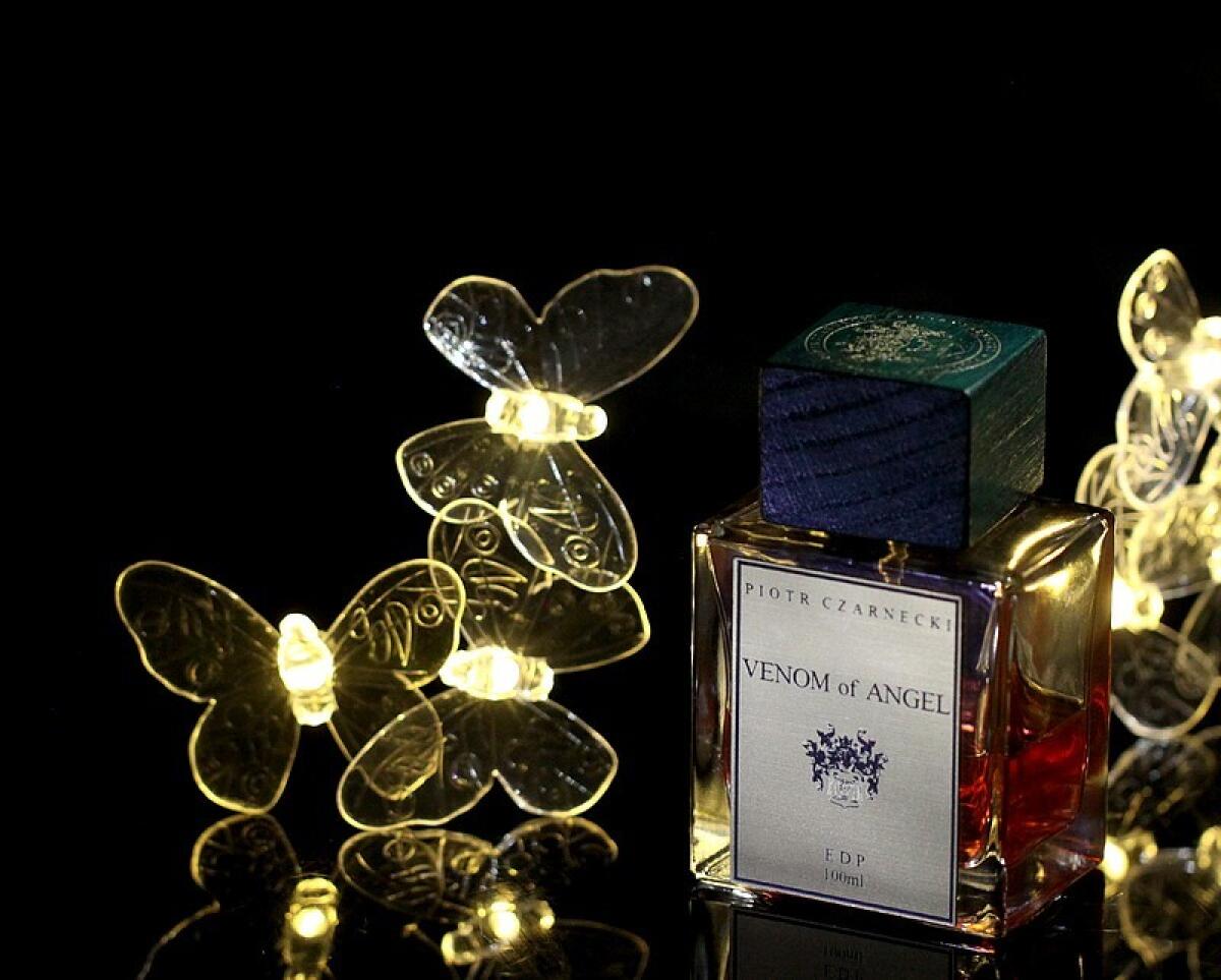 عطر ادکلن ونوم آف آنجل پیوتر چارنکی - Venom of Angel Piotr Czarnecki - بررسی، قیمت و خرید