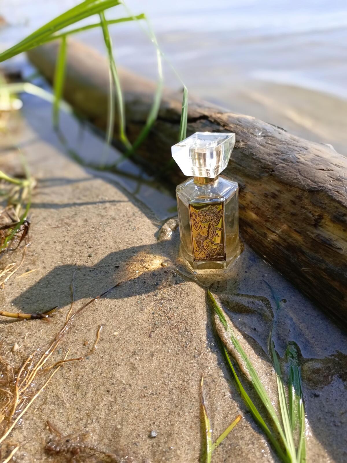 عطر ادکلن لوسیا پروودنس پاریس - Lucia Prudence Paris - بررسی، قیمت و خرید