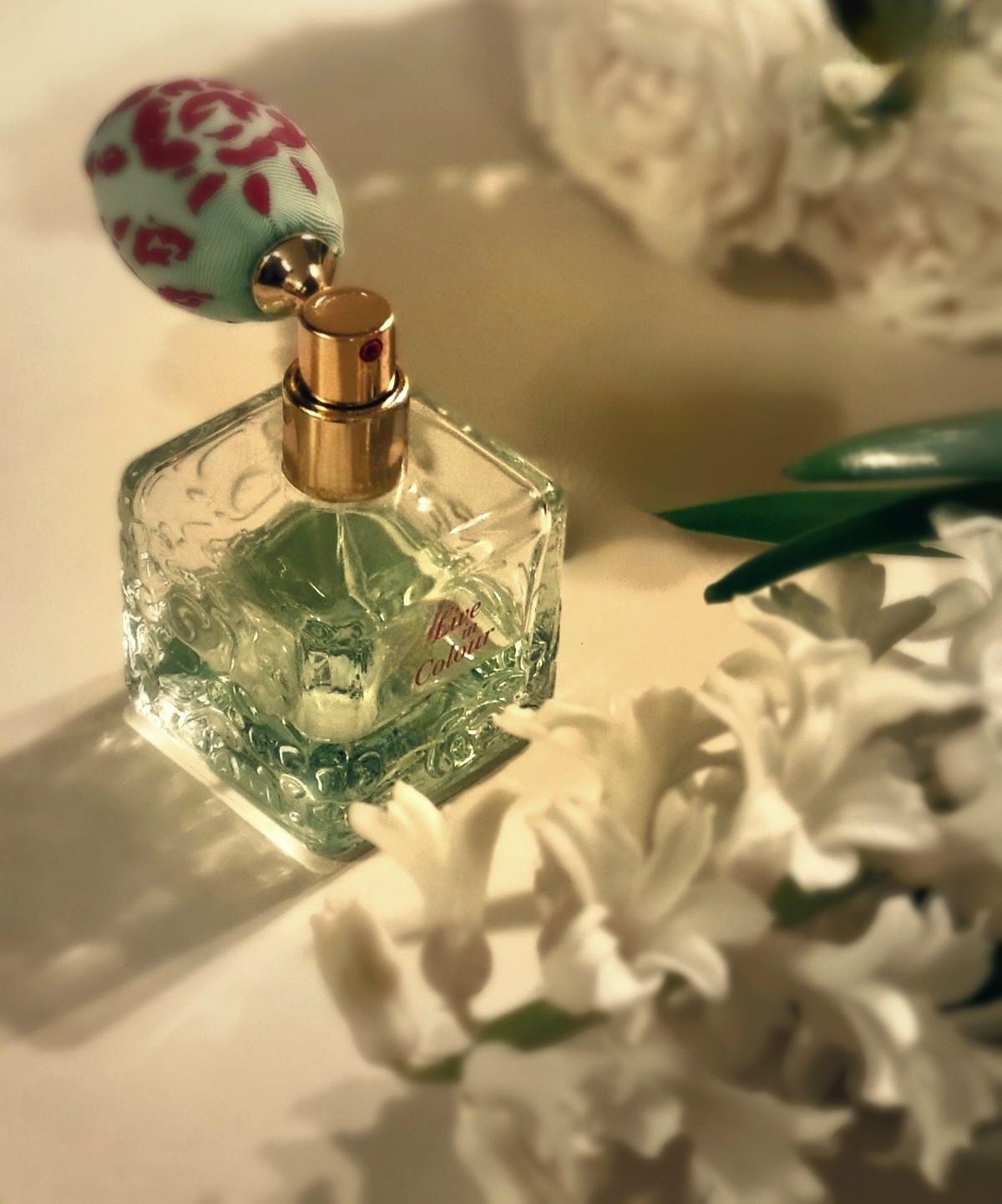 عطر ادکلن لایو این کالر اوریفلیم - Live In Colour Oriflame - بررسی، قیمت و خرید