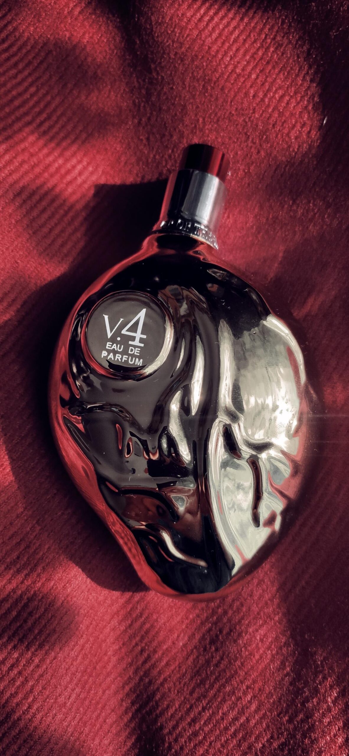 عطر ادکلن گُلد هارت وی ۴ مپ آو د هارت - Gold Heart V 4 Map Of The Heart - بررسی، قیمت و خرید