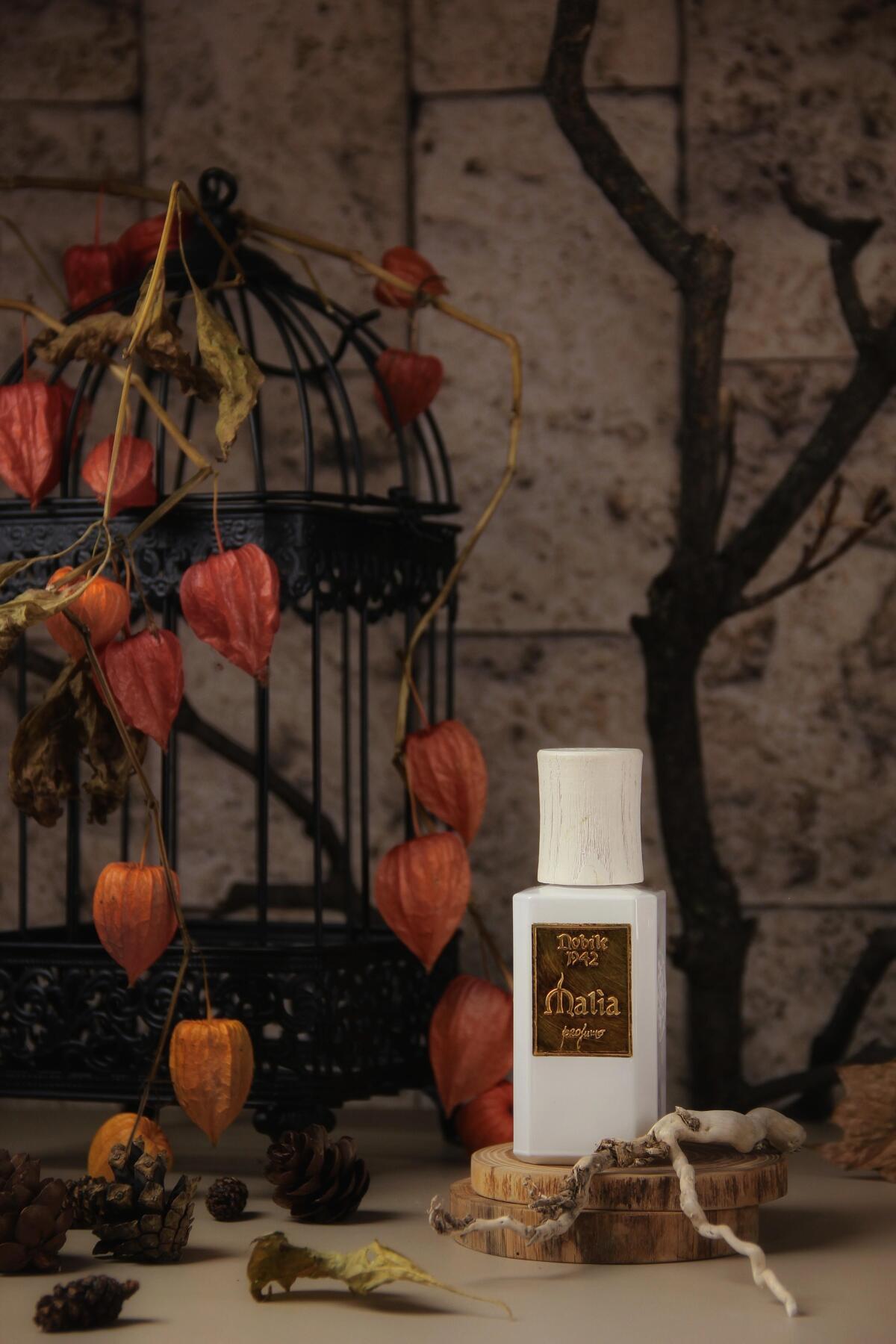 عطر ادکلن مالیا نابیله ۱۹۴۲ - Malia Nobile 1942 - بررسی، قیمت و خرید