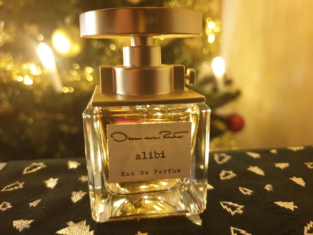 عطر ادکلن الیبی ادو پرفیوم اسکار د لا رنتا - Alibi Eau de Parfum Oscar de la Renta - بررسی، قیمت و خرید