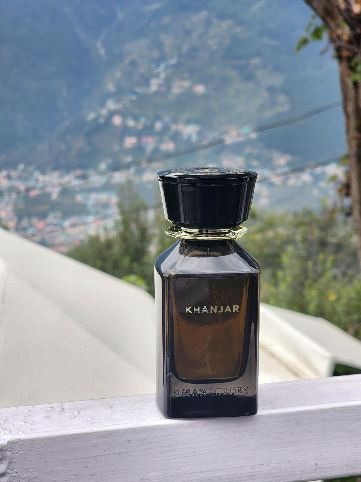 عطر ادکلن خنجر اومن لاکچری - Khanjar Omanluxury - بررسی، قیمت و خرید
