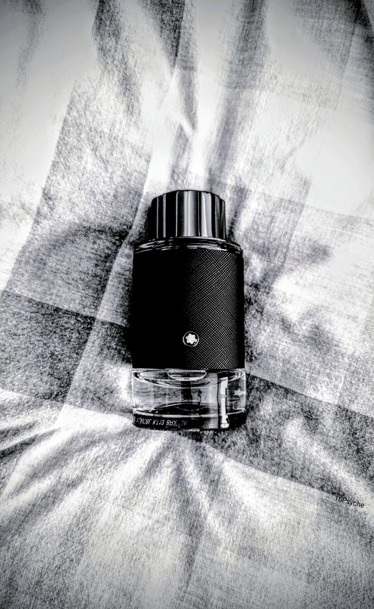 عطر ادکلن اکسپلورر مون بلان - Explorer Montblanc - بررسی، قیمت و خرید