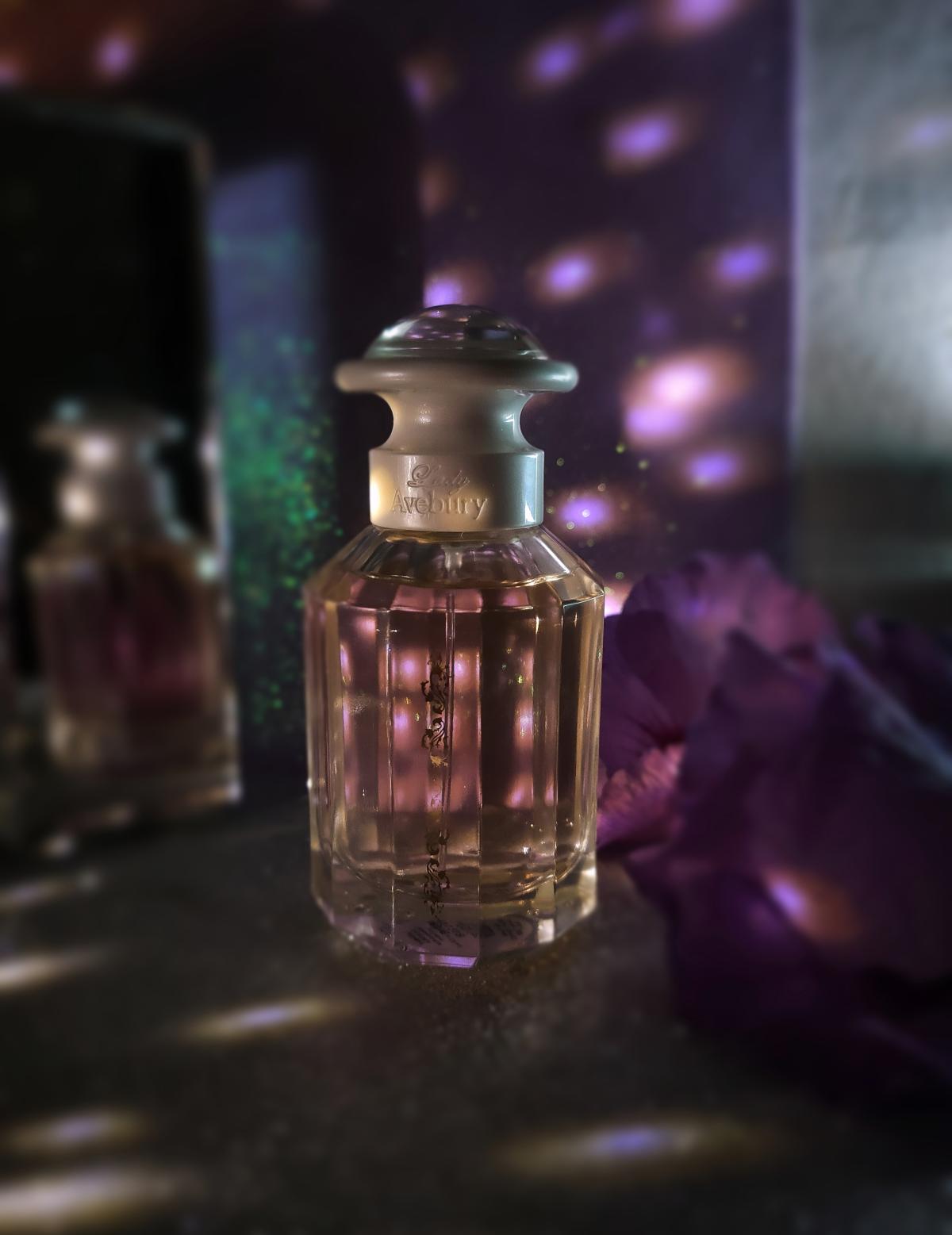 عطر ادکلن لیدی آوبری اوریفلیم - Lady Avebury Oriflame - بررسی، قیمت و خرید
