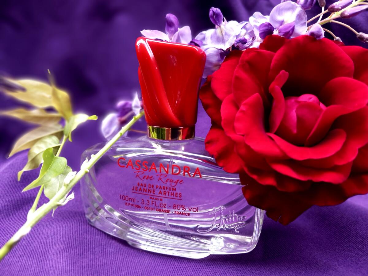 عطر ادکلن کاساندرا رز روژ ژان آرتس - Cassandra Rose Rouge Jeanne Arthes - بررسی، قیمت و خرید