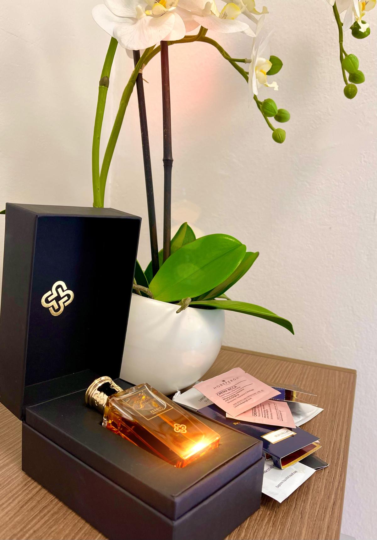 عطر ادکلن ابسلو د عثمانته اکسترایت پریس مونت کارلو - Absolue d’Osmanthe Extrait Perris Monte Carlo - بررسی، قیمت و خرید