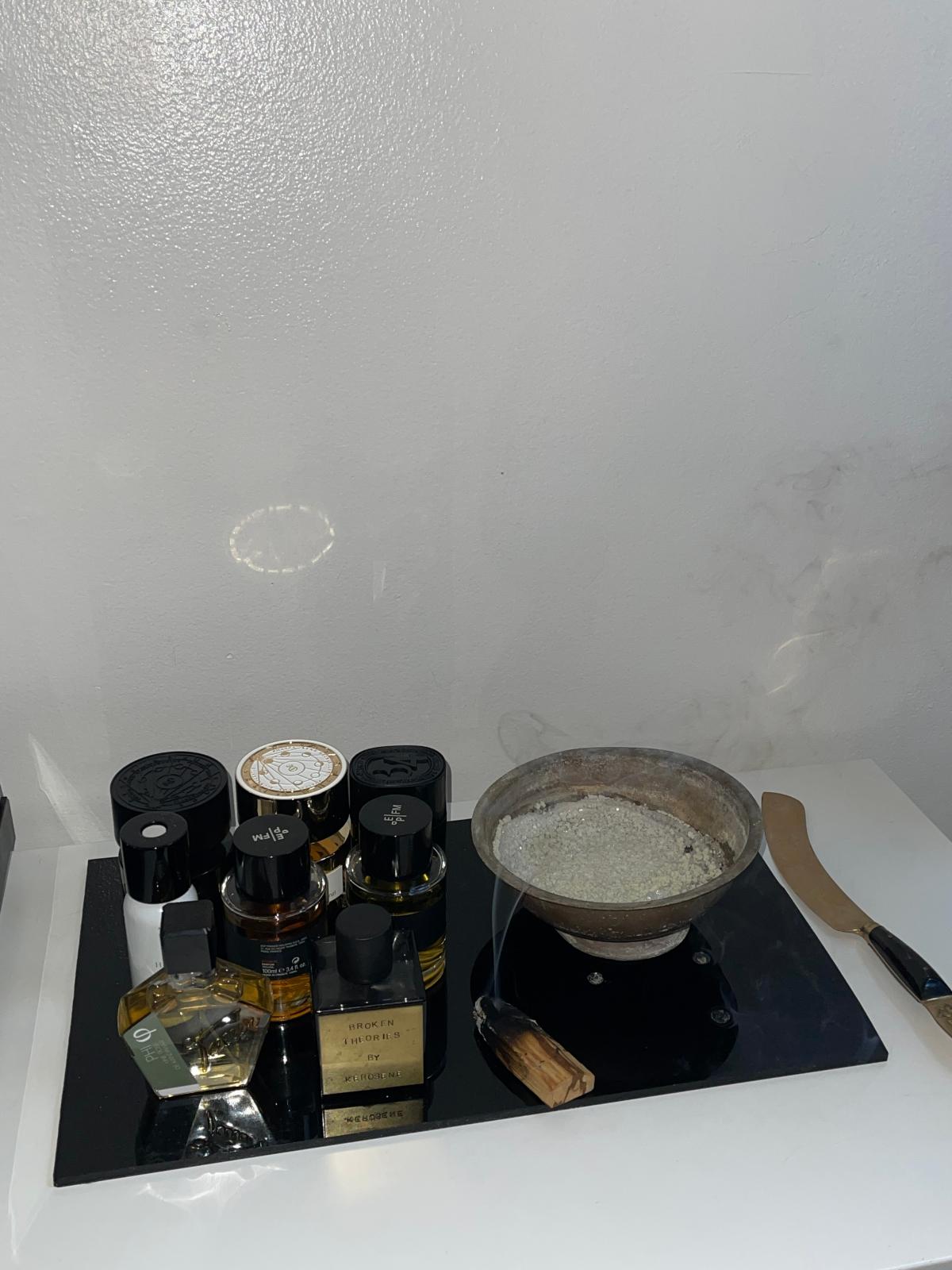 عطر ادکلن بروکن تئوریز کِروسین - Broken Theories Kerosene - بررسی، قیمت و خرید