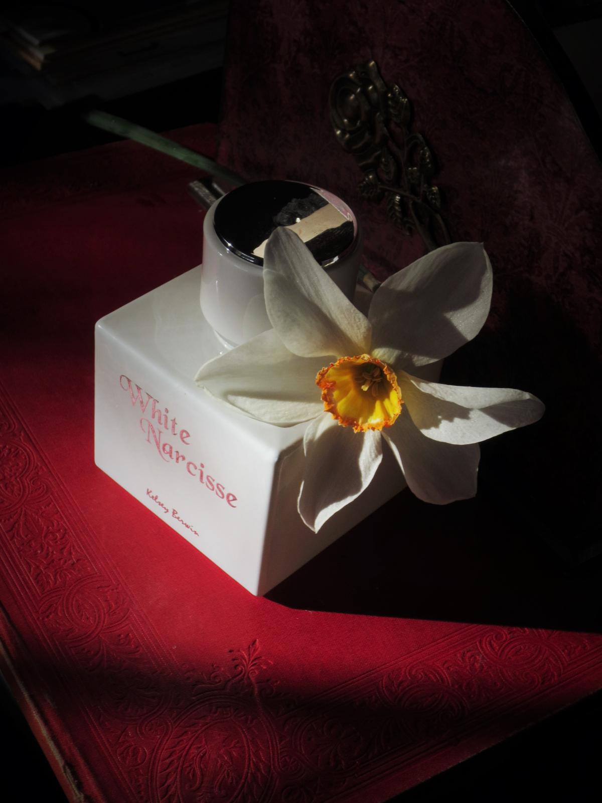 عطر ادکلن وایت نارسیس کلسی بروین - White Narcisse Kelsey Berwin - بررسی، قیمت و خرید