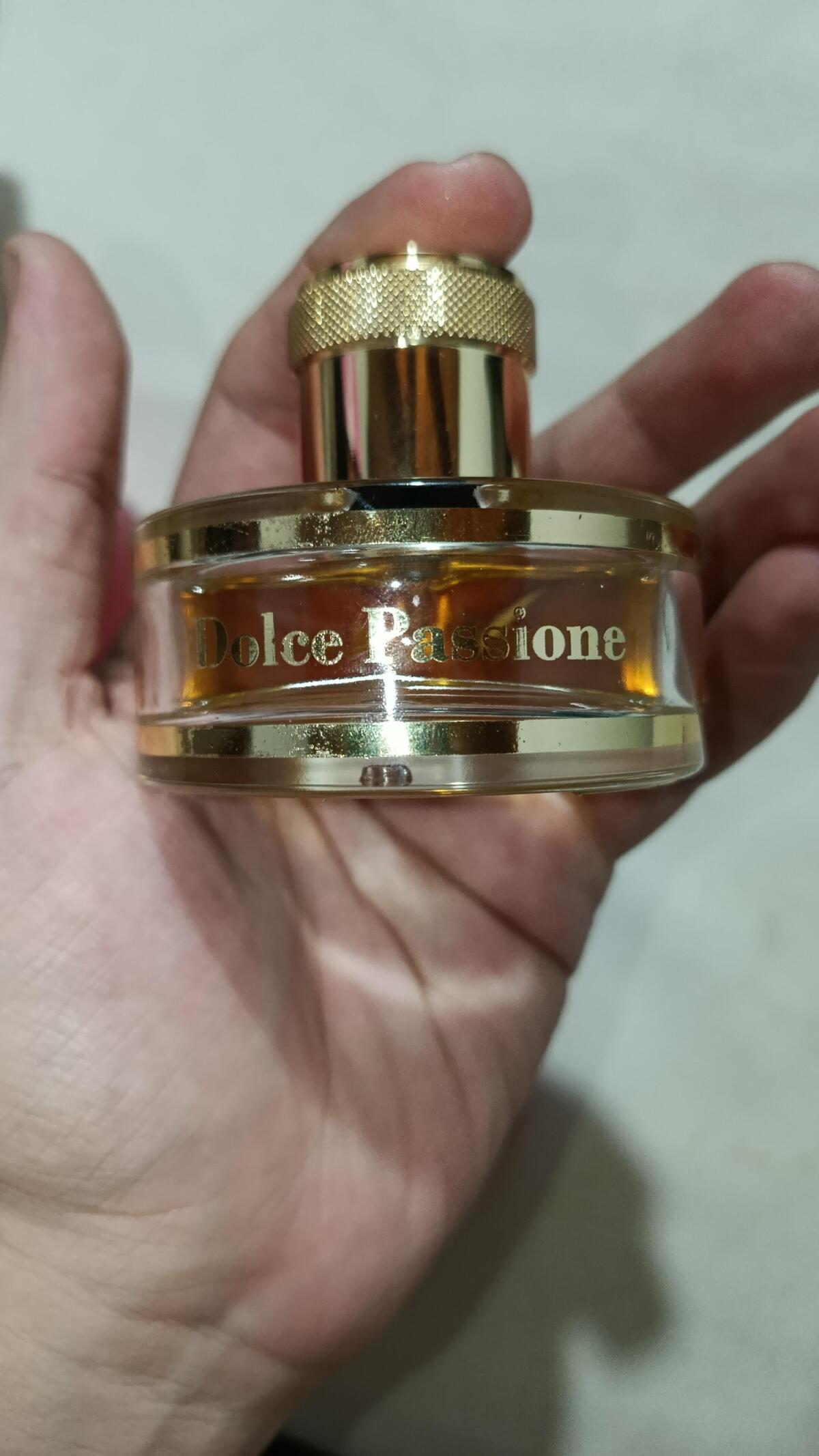 عطر ادکلن دولچه پاسیونه پانتئون روما - Dolce Passione Pantheon Roma - بررسی، قیمت و خرید