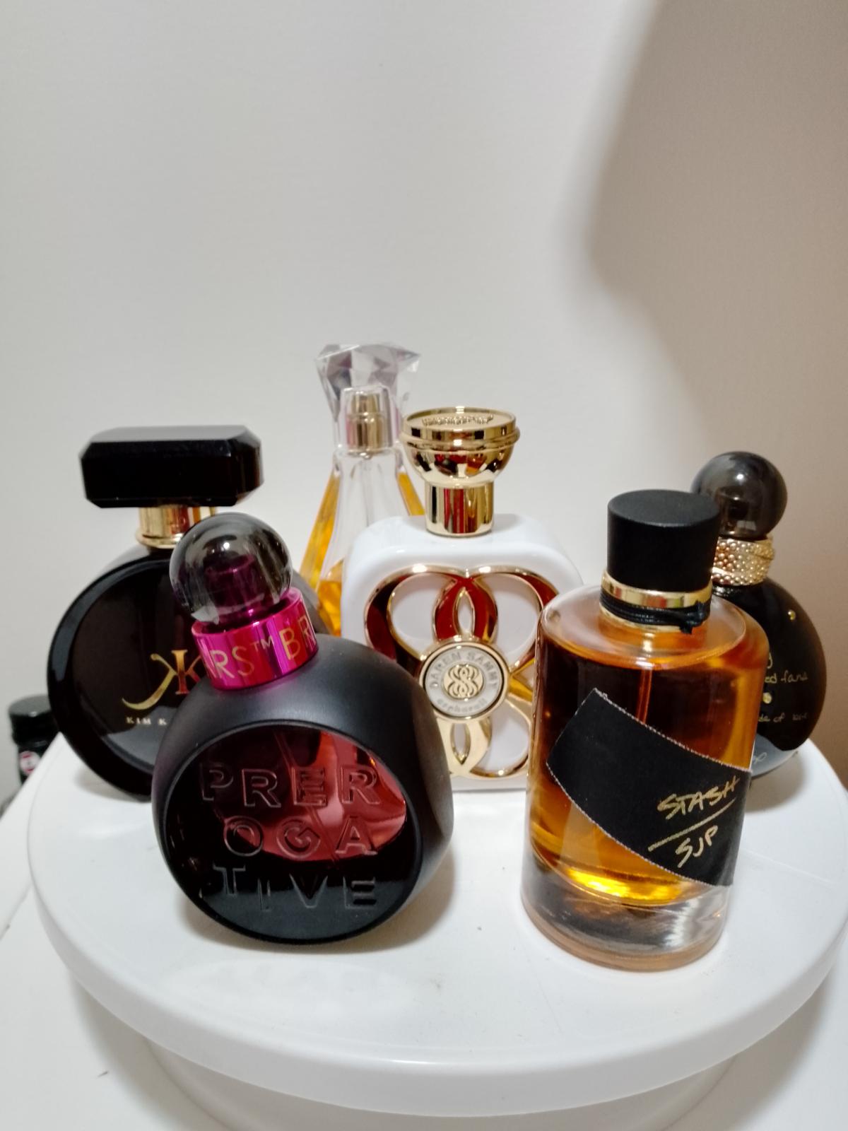 عطر ادکلن کیم کارداشیان کیم کارداشیان - Kim Kardashian Kim Kardashian - بررسی، قیمت و خرید