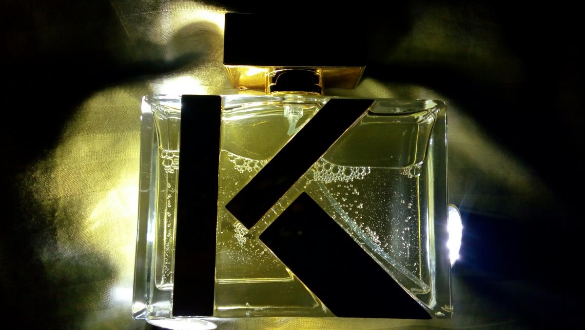 عطر ادکلن کریزیا پور فم کریزیا - Krizia Pour Femme Krizia - بررسی، قیمت و خرید