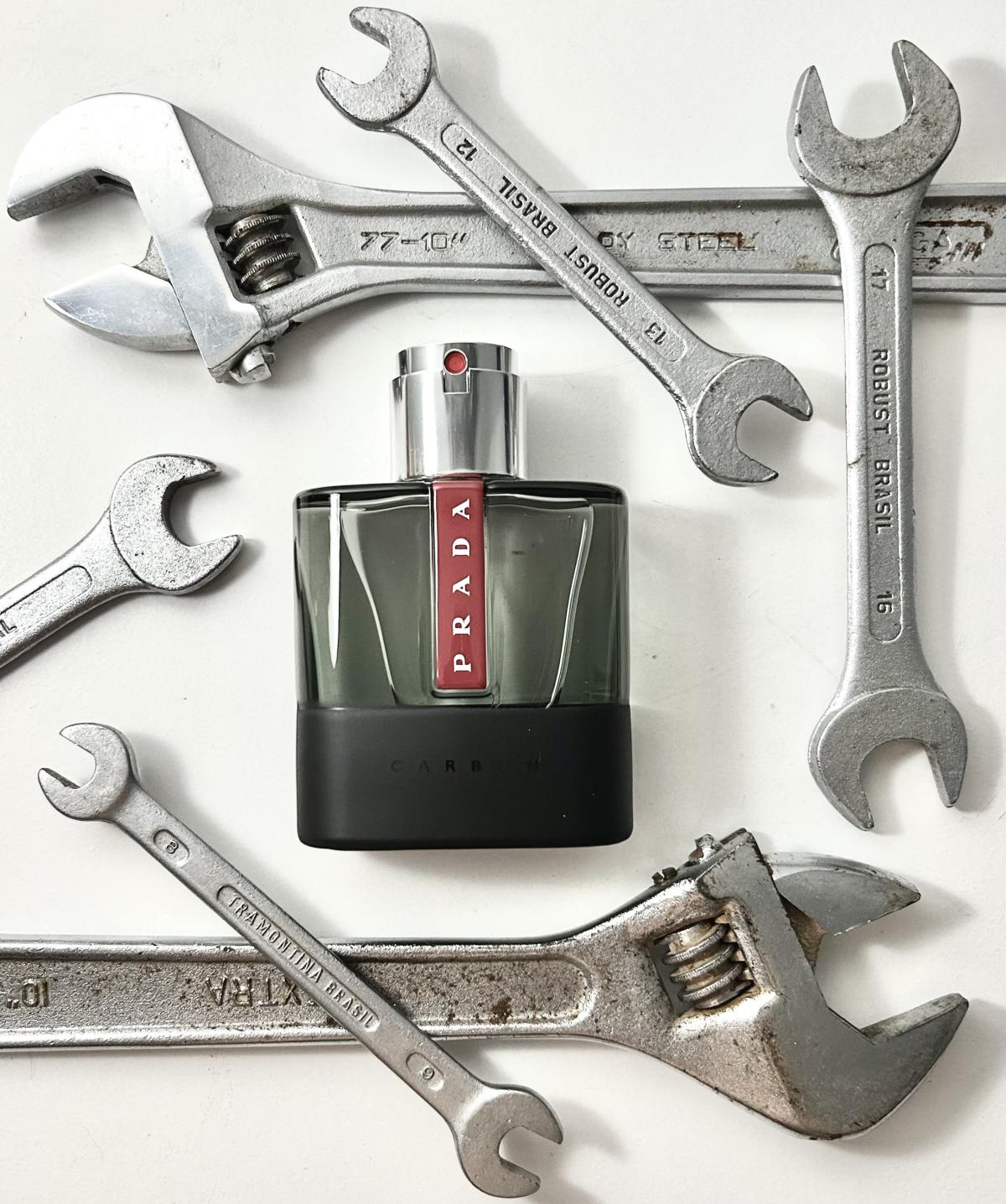 عطر ادکلن لونا روسا کربن پرادا - Luna Rossa Carbon Prada - بررسی، قیمت و خرید