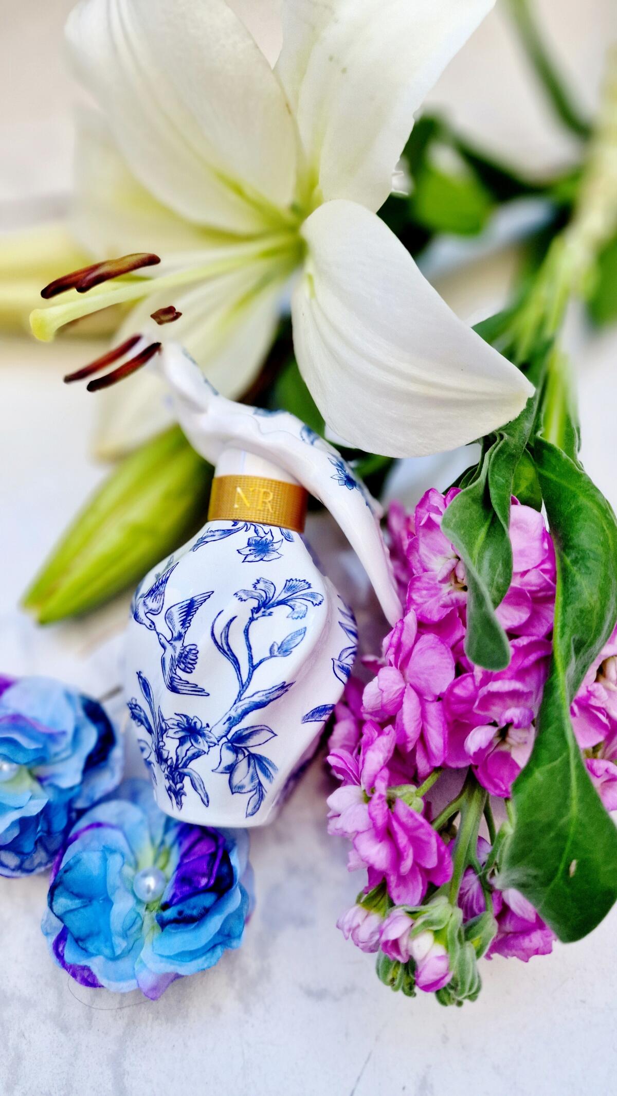 عطر ادکلن ل ایر دو تام پارس شز آنتوآنت پواسون ادیسیون لیمیتید دوهزار و بیست و دو نینا ریچی - L'Air du Temps À Paris Chez Antoinette Poisson Edition Limitee 2022 Nina Ricci - بررسی، قیمت و خرید