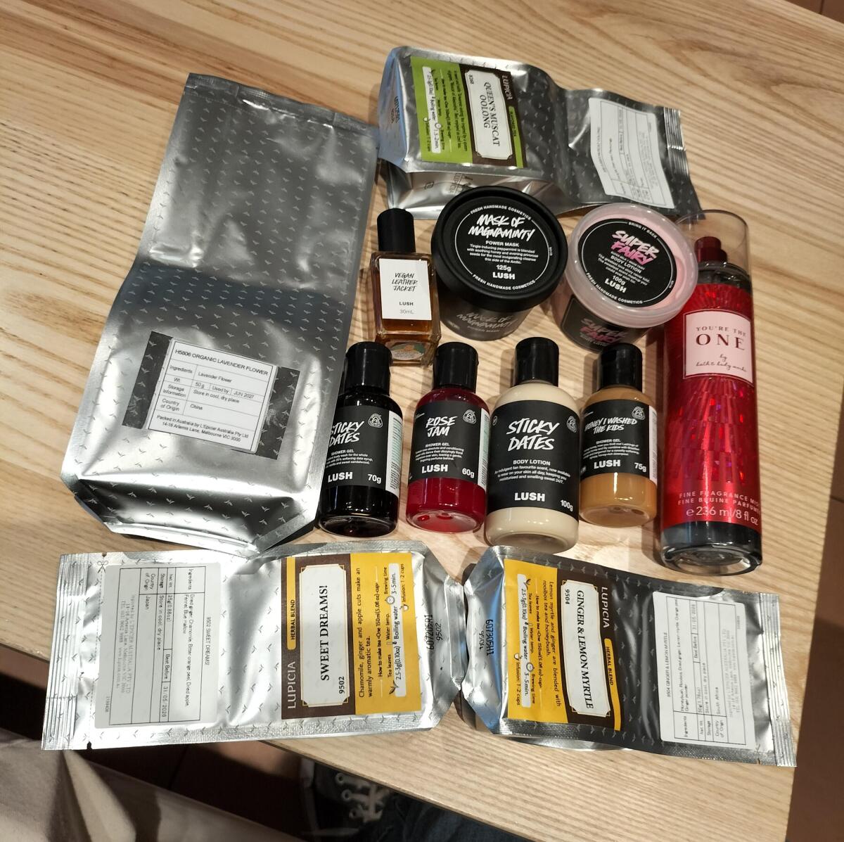 عطر ادکلن ویگن لیدر جکت لاش - Vegan Leather Jacket Lush - بررسی، قیمت و خرید