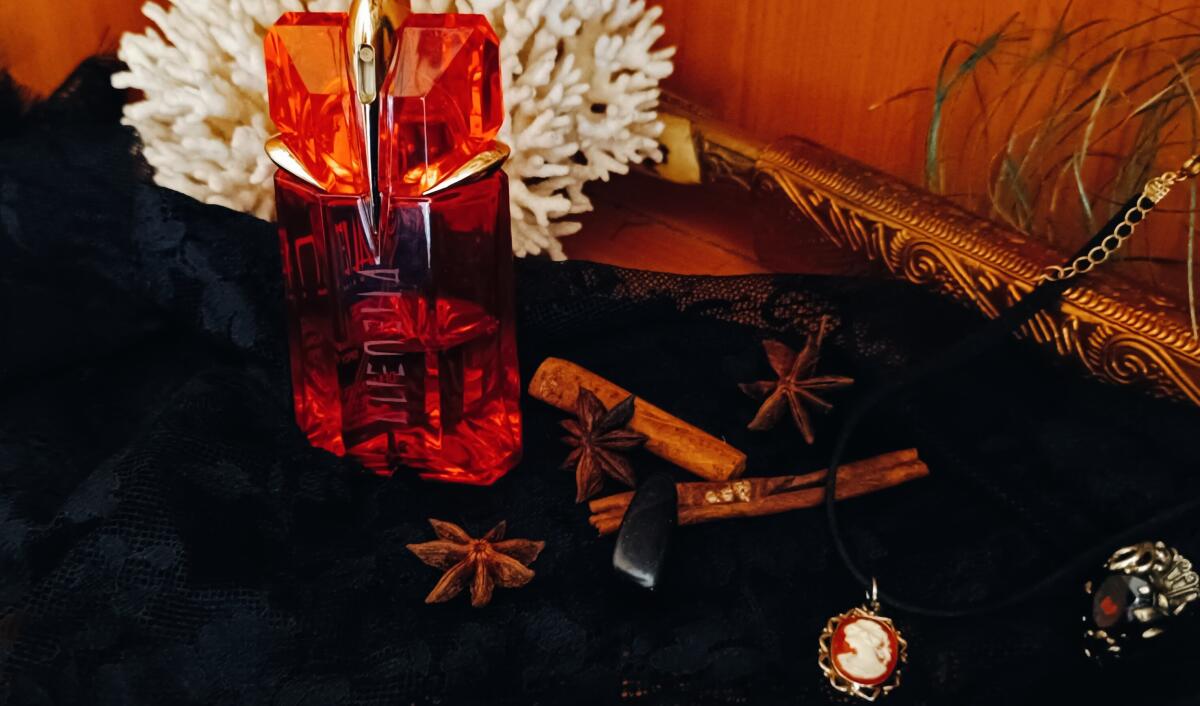 عطر ادکلن یایلییِن فیوژن ماگلر - Alien Fusion Mugler - بررسی، قیمت و خرید