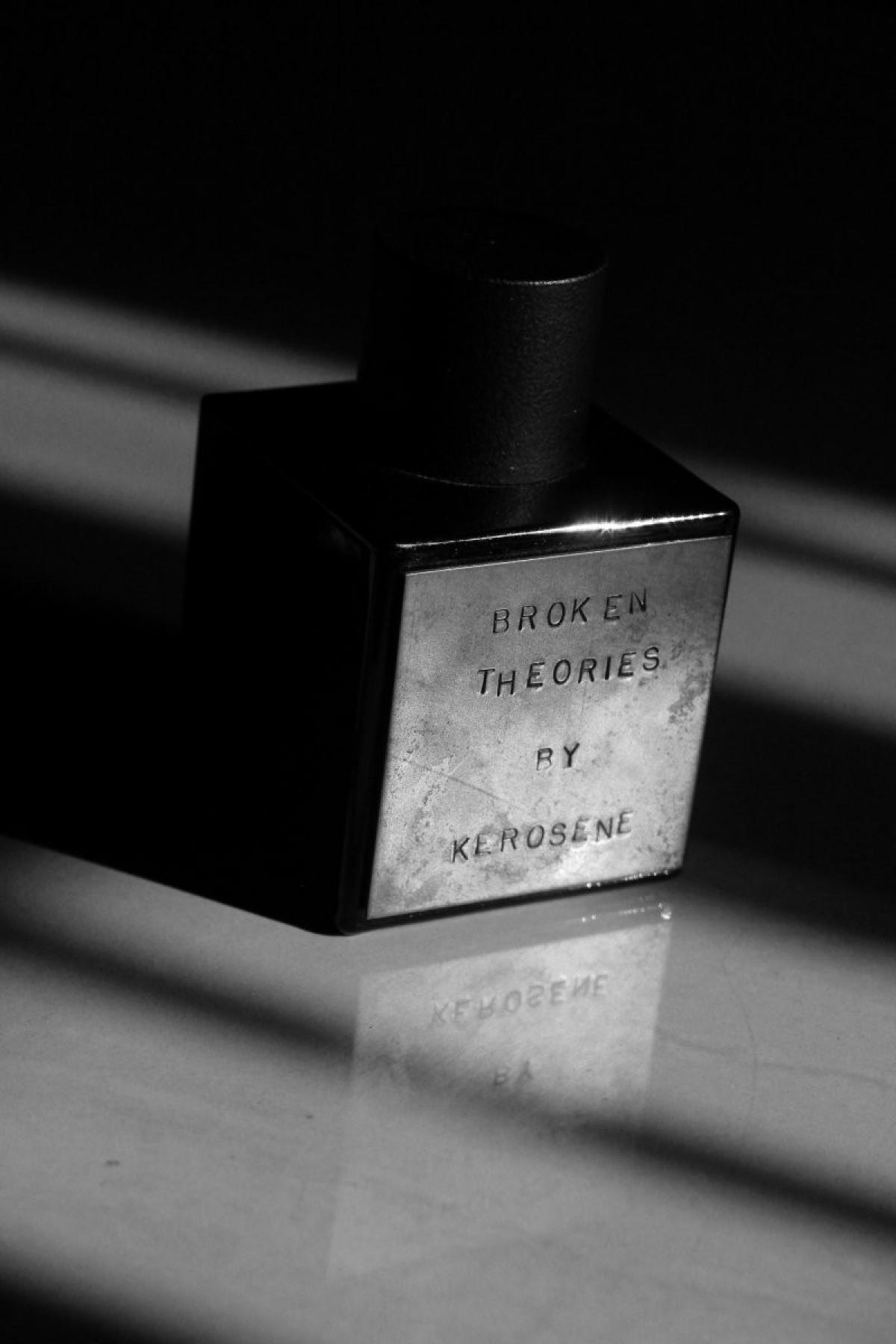 عطر ادکلن بروکن تئوریز کِروسین - Broken Theories Kerosene - بررسی، قیمت و خرید