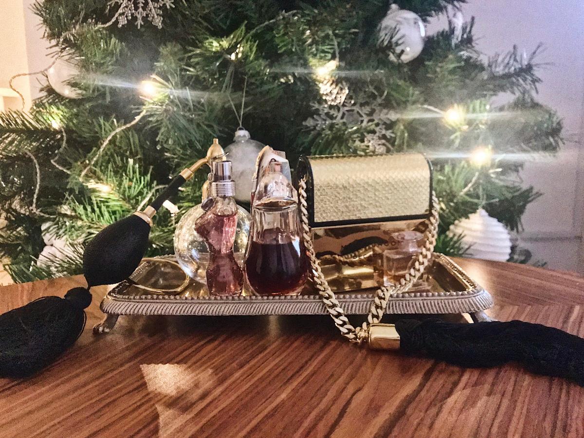 عطر ادکلن دکدنس وان ایت کی ادیشن مارک جیکوبز - Decadence One Eight K Edition Marc Jacobs - بررسی، قیمت و خرید