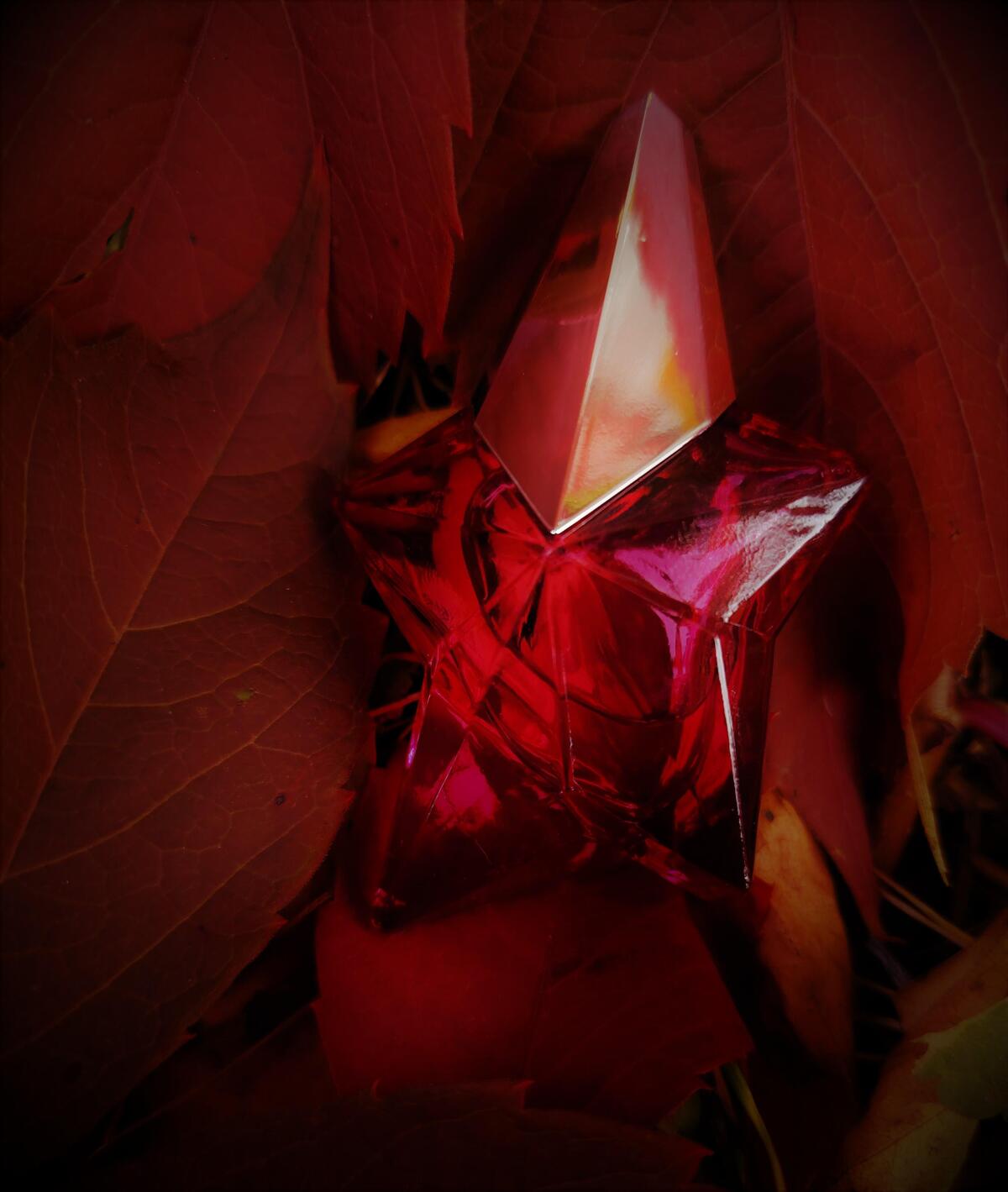 عطر ادکلن انجل نُوا موگلر - Angel Nova Mugler - بررسی، قیمت و خرید