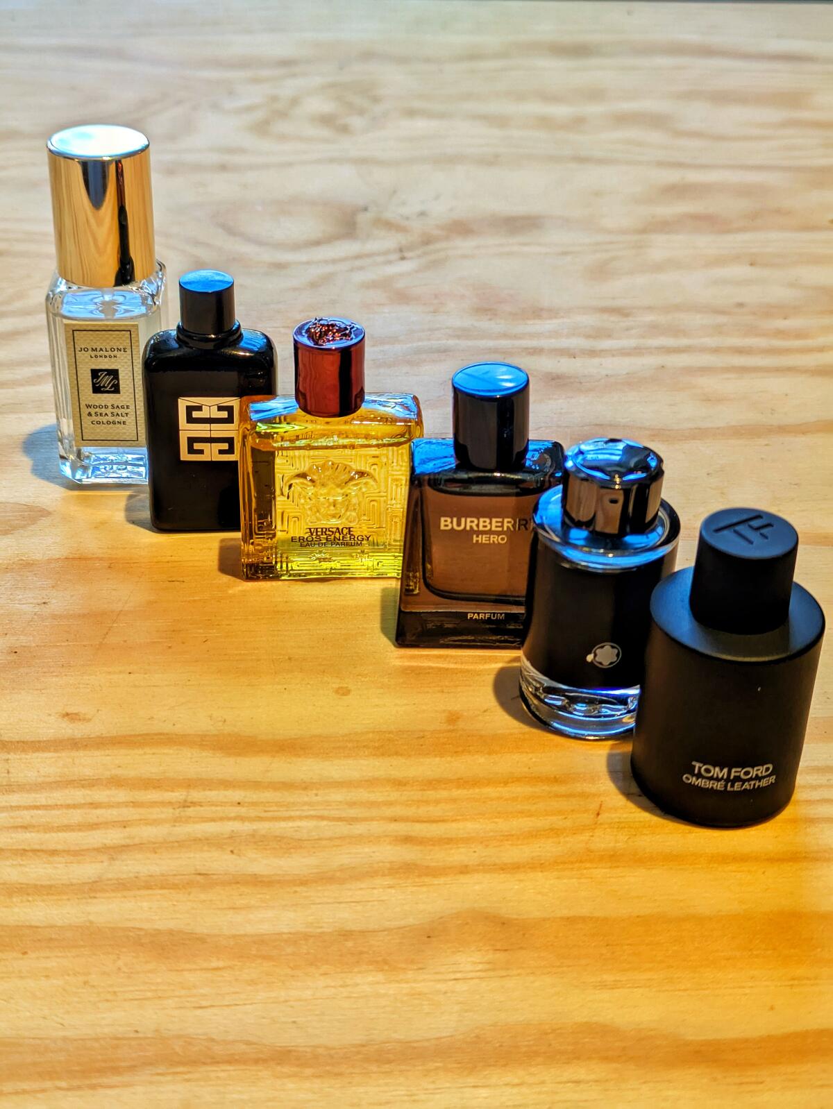 عطر ادکلن اکسپلورر مون بلان - Explorer Montblanc - بررسی، قیمت و خرید