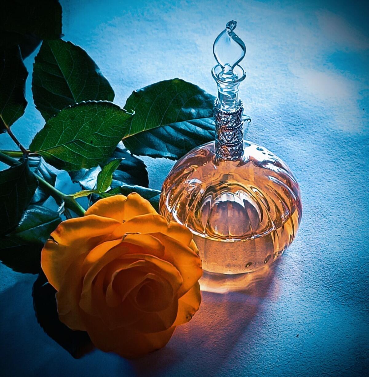 عطر ادکلن کاستادیوا استراتو نوبیل ۱۹۴۲ - Castadiva Estratto Nobile 1942 - بررسی، قیمت و خرید