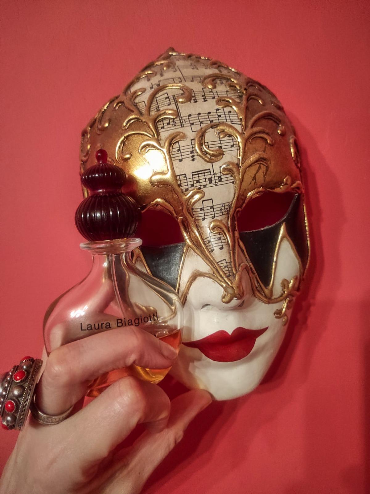 عطر ادکلن ونیز ۲۰۱۱ لورا بیاجوتی - Venezia 2011 Laura Biagiotti - بررسی، قیمت و خرید