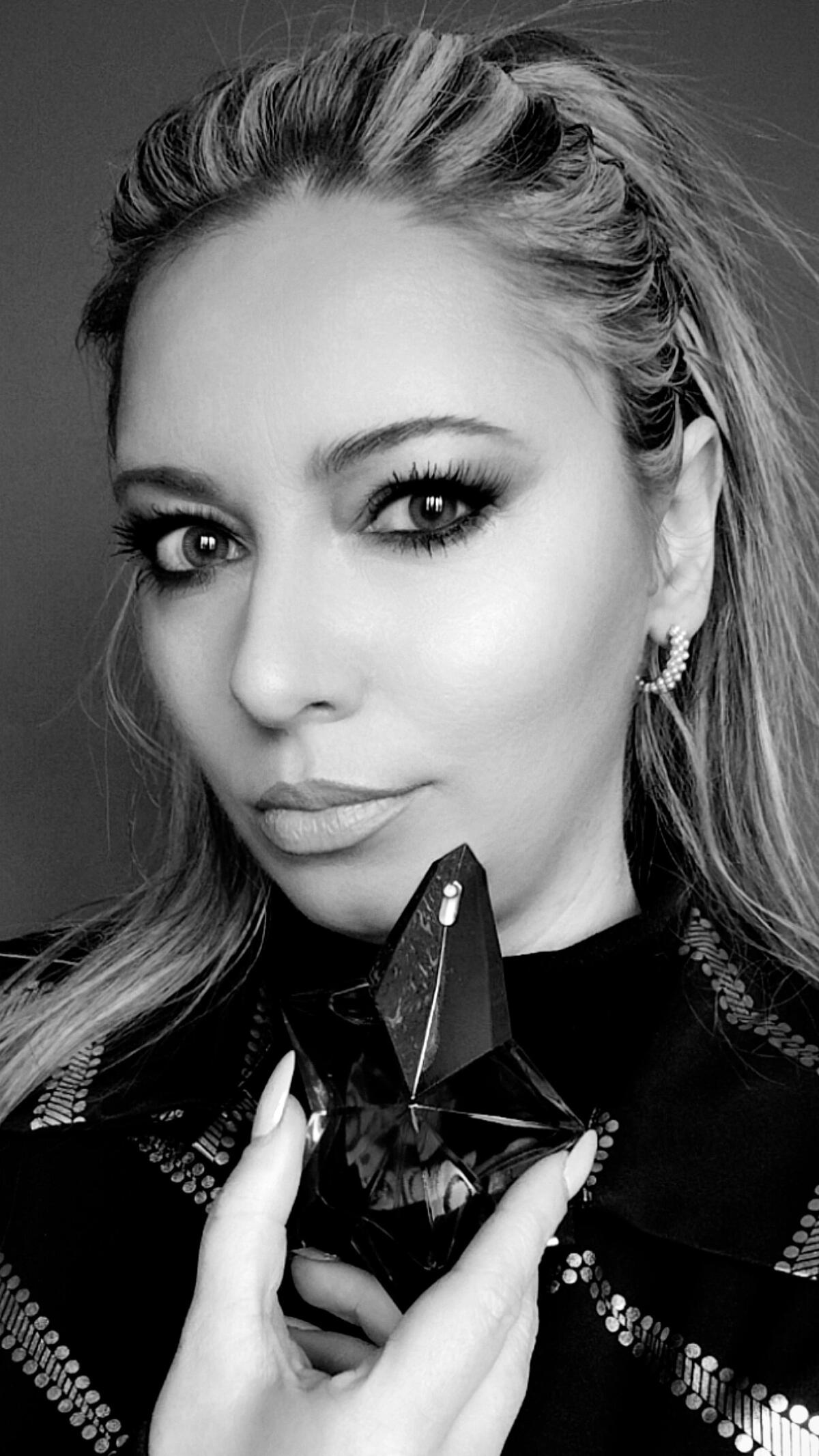 عطر ادکلن انجل نُوا موگلر - Angel Nova Mugler - بررسی، قیمت و خرید