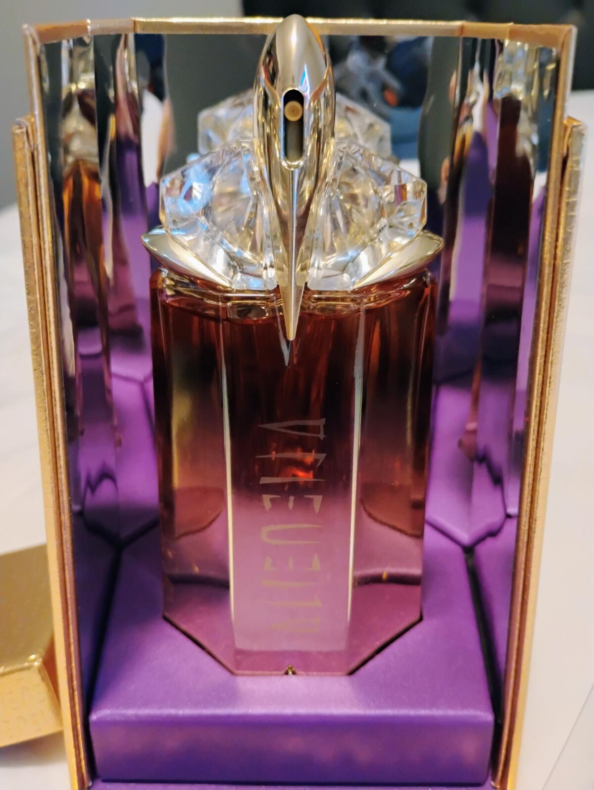 عطر ادکلن الین اود ماجستیو موگلر - Alien Oud Majestueux Mugler - بررسی، قیمت و خرید