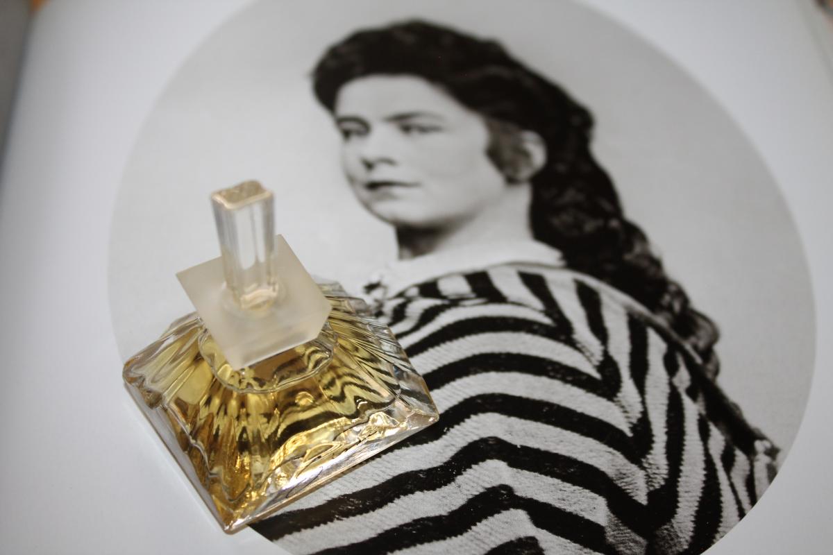 عطر ادکلن سیسی مارک د لا موراندیه - Sissi Marc de la Morandiere - بررسی، قیمت و خرید