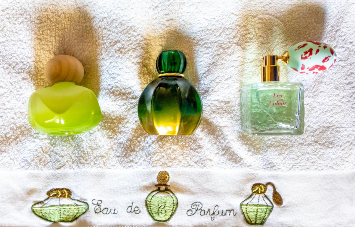 عطر ادکلن لایو این کالر اوریفلیم - Live In Colour Oriflame - بررسی، قیمت و خرید