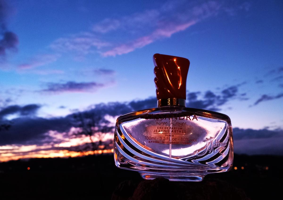 عطر ادکلن کاساندرا رز روژ ژان آرتس - Cassandra Rose Rouge Jeanne Arthes - بررسی، قیمت و خرید
