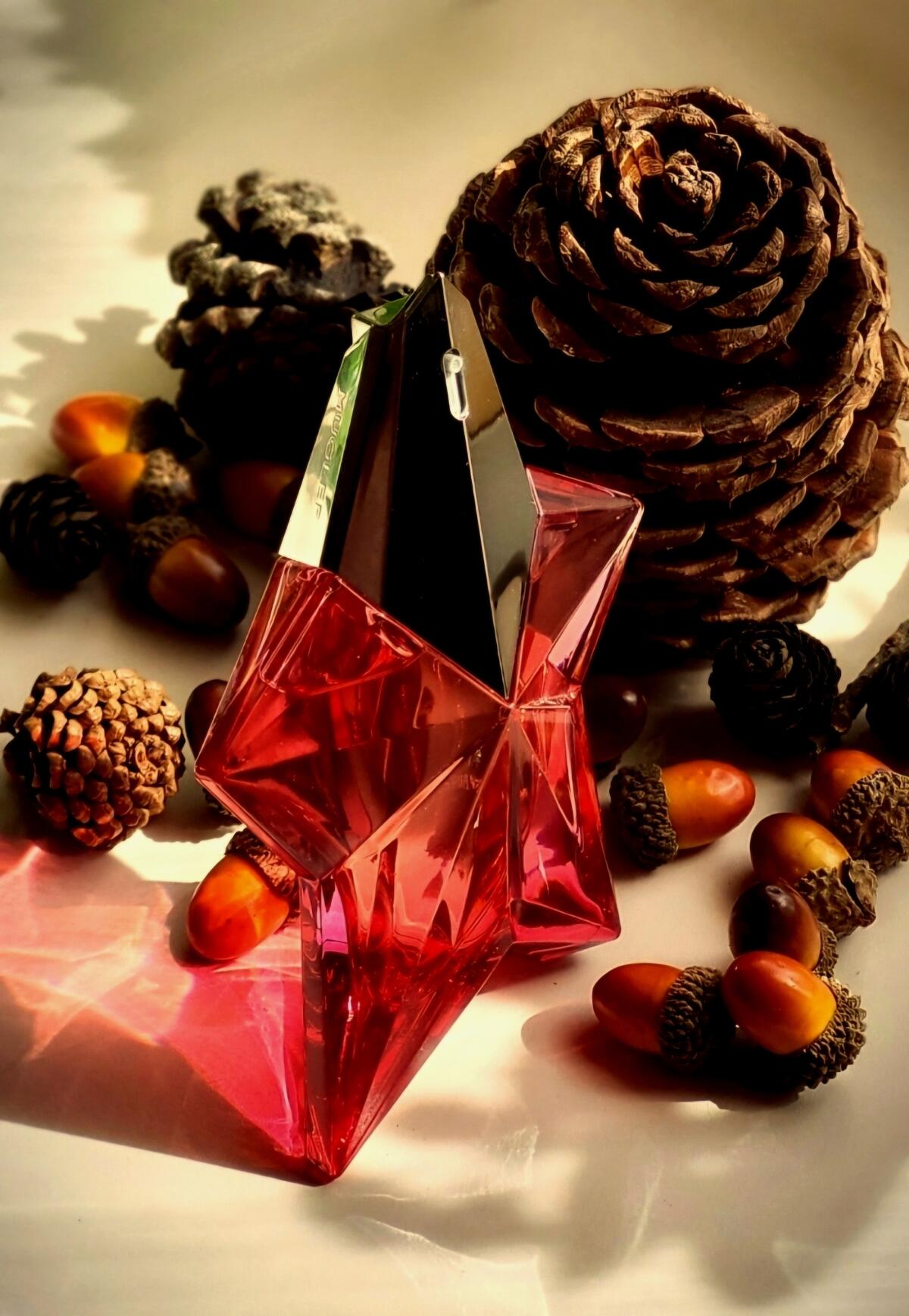 عطر ادکلن انجل نُوا موگلر - Angel Nova Mugler - بررسی، قیمت و خرید