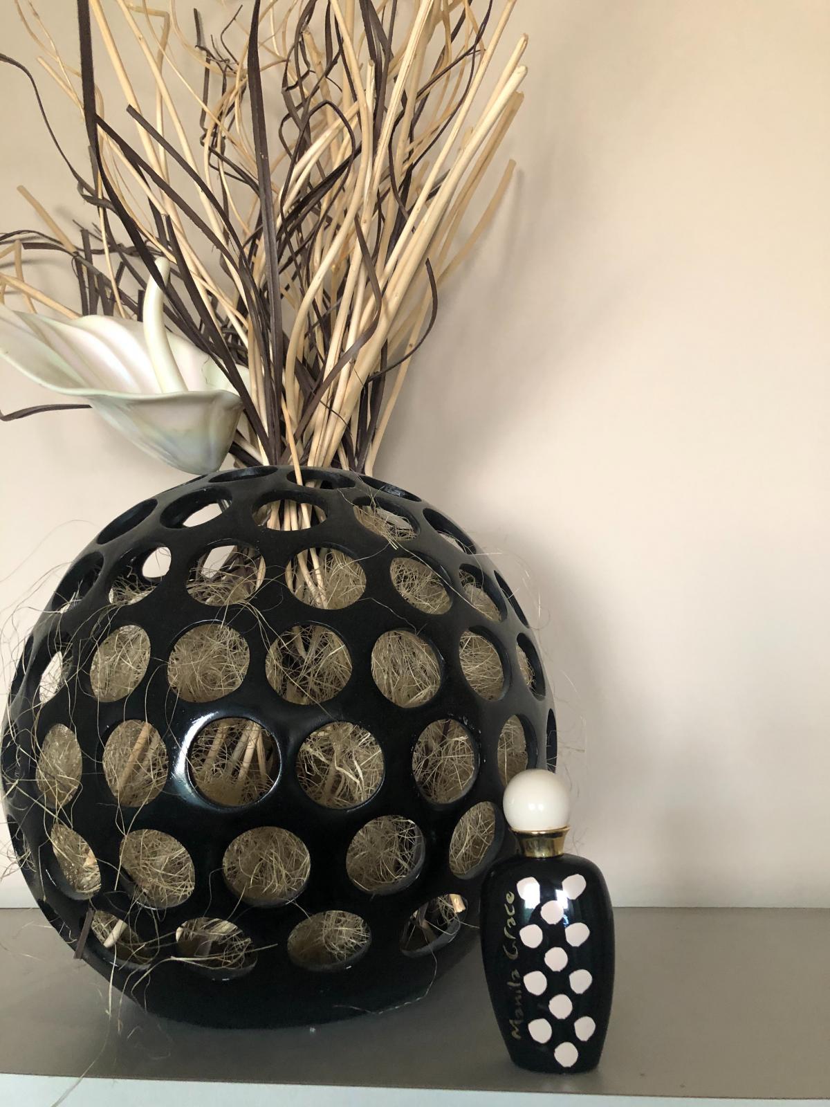 عطر ادکلن مانیلا گریس منیلا گریس - Manila Grace Manila Grace - بررسی، قیمت و خرید