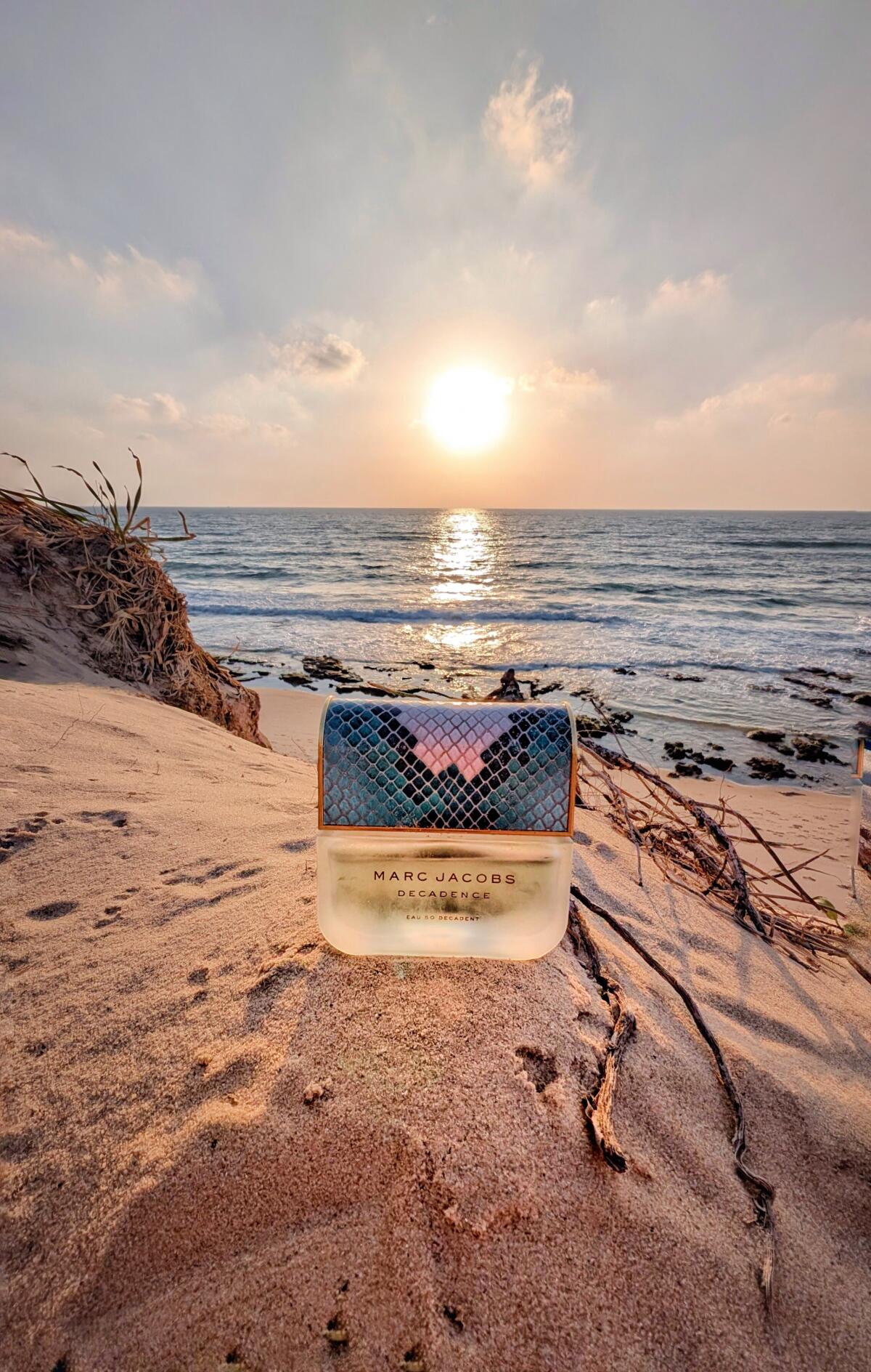 عطر ادکلن دکدنس او سو دکدنت مارک جیکوبز - Decadence Eau So Decadent Marc Jacobs - بررسی، قیمت و خرید