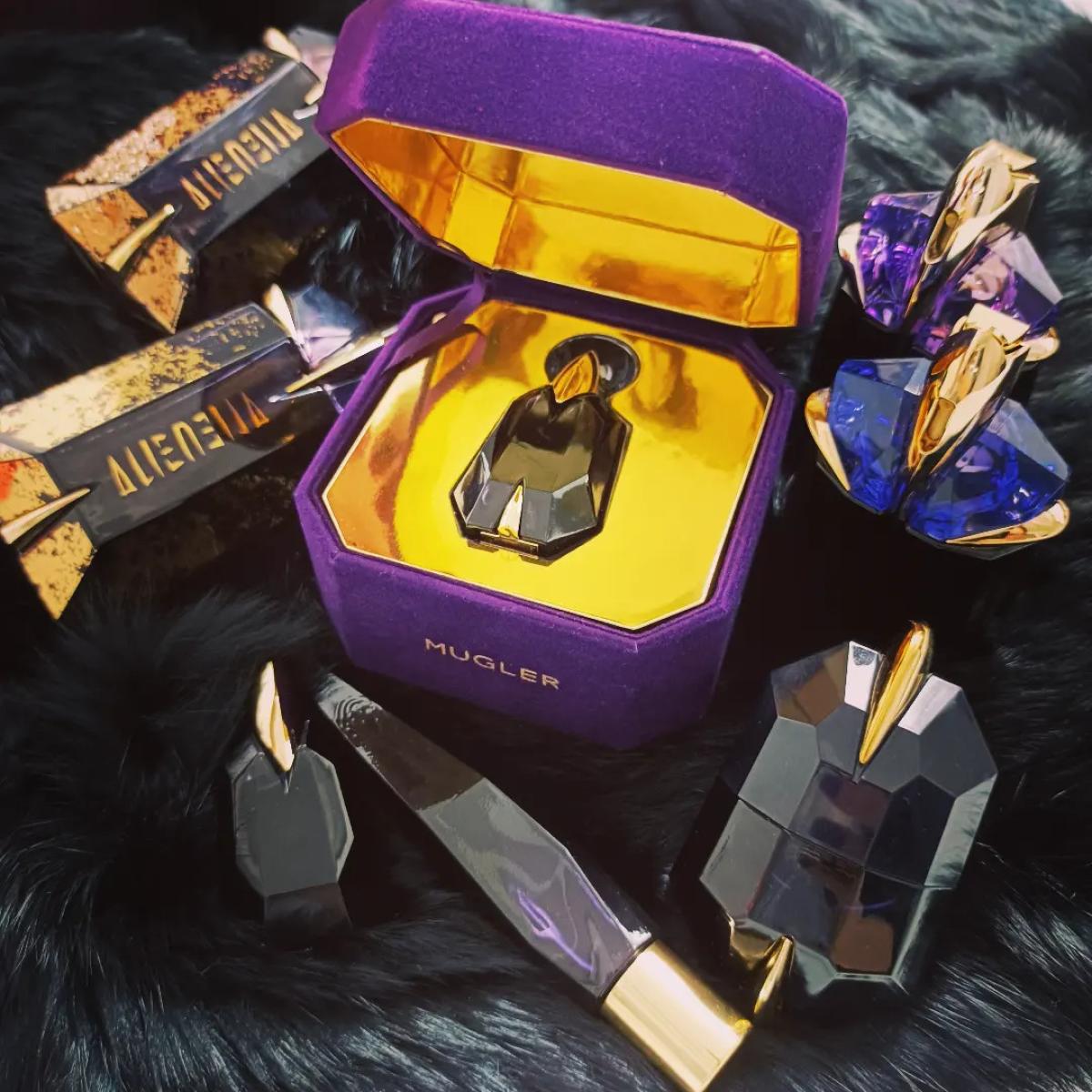 عطر ادکلن «اِیلیِن دیوایْن اُرنِمِنتِیشِنز» موگلر - Alien Divine Ornamentations Mugler - بررسی، قیمت و خرید