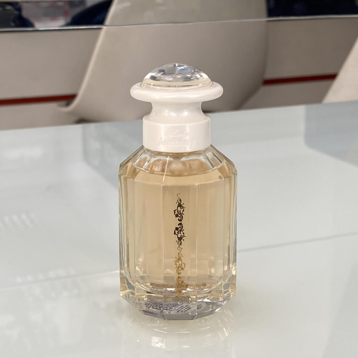 عطر ادکلن لیدی آوبری اوریفلیم - Lady Avebury Oriflame - بررسی، قیمت و خرید