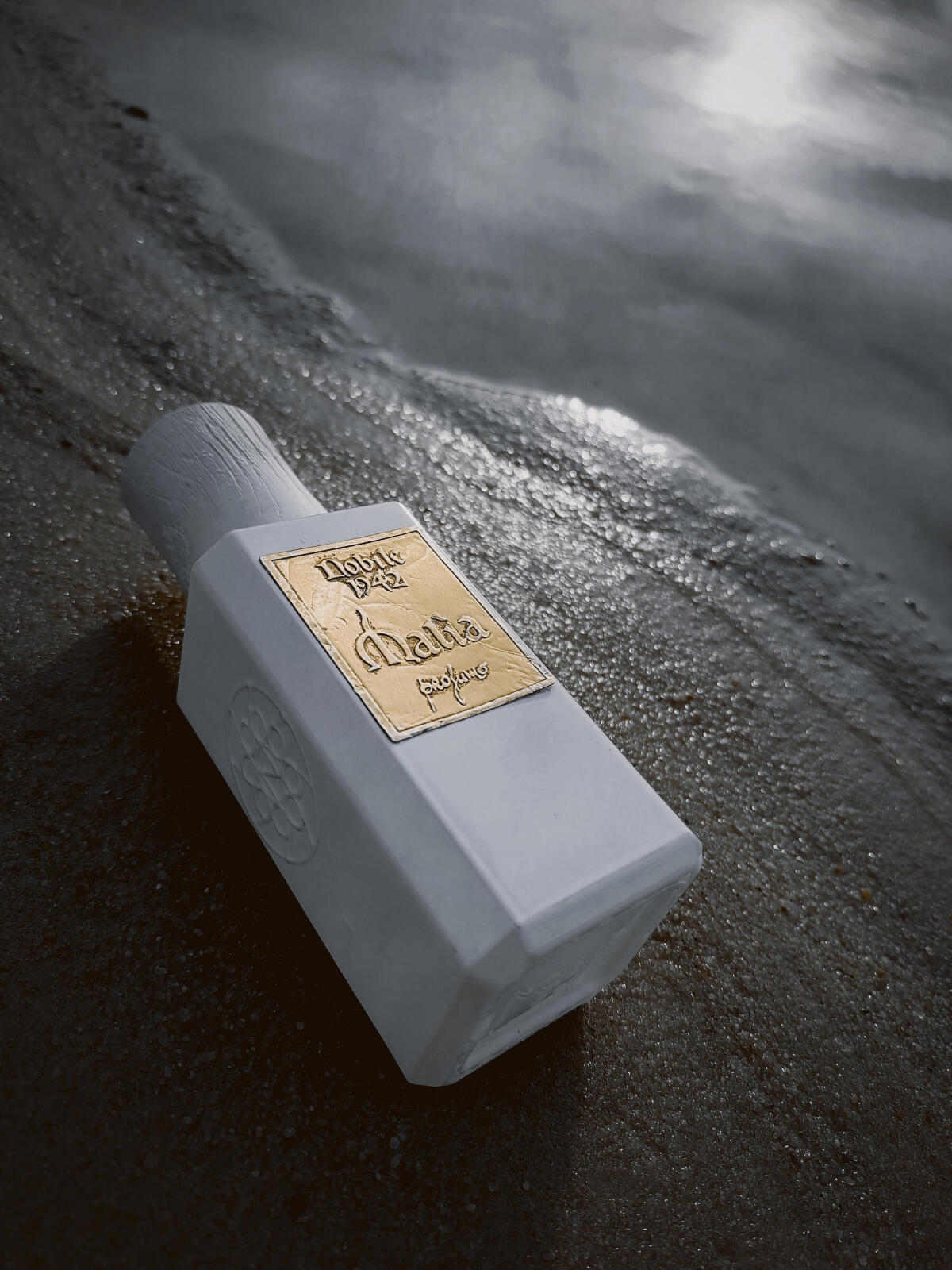 عطر ادکلن مالیا نابیله ۱۹۴۲ - Malia Nobile 1942 - بررسی، قیمت و خرید