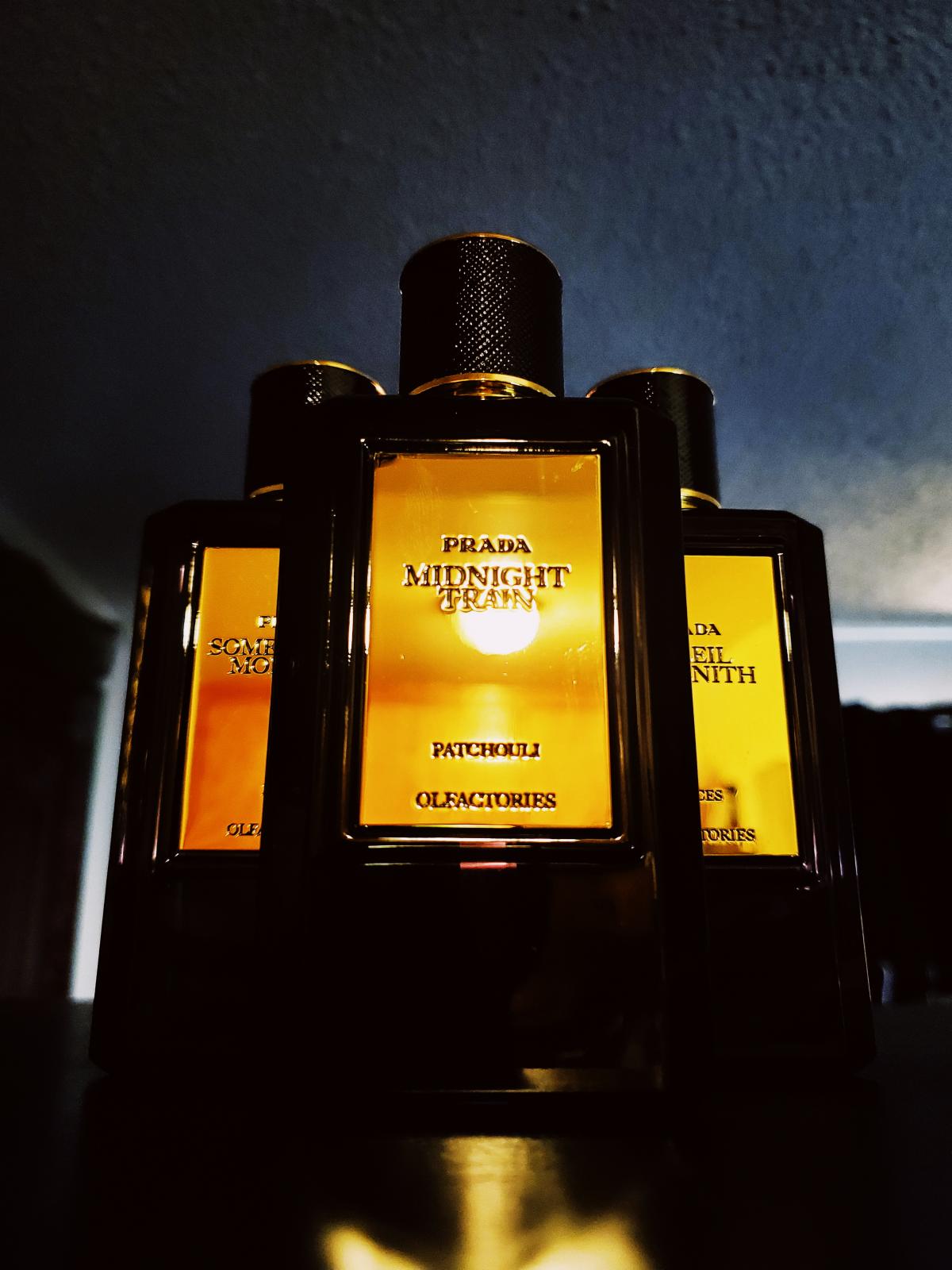 عطر ادکلن میرجز میدنایت ترین پرادا - Mirages Midnight Train Prada - بررسی، قیمت و خرید