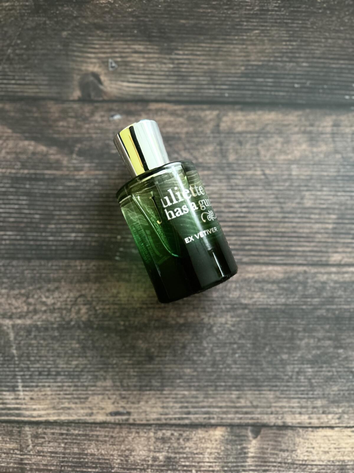 عطر ادکلن اِکس وتیور ژولیت هاز ا گان - Ex Vetiver Juliette Has A Gun - بررسی، قیمت و خرید