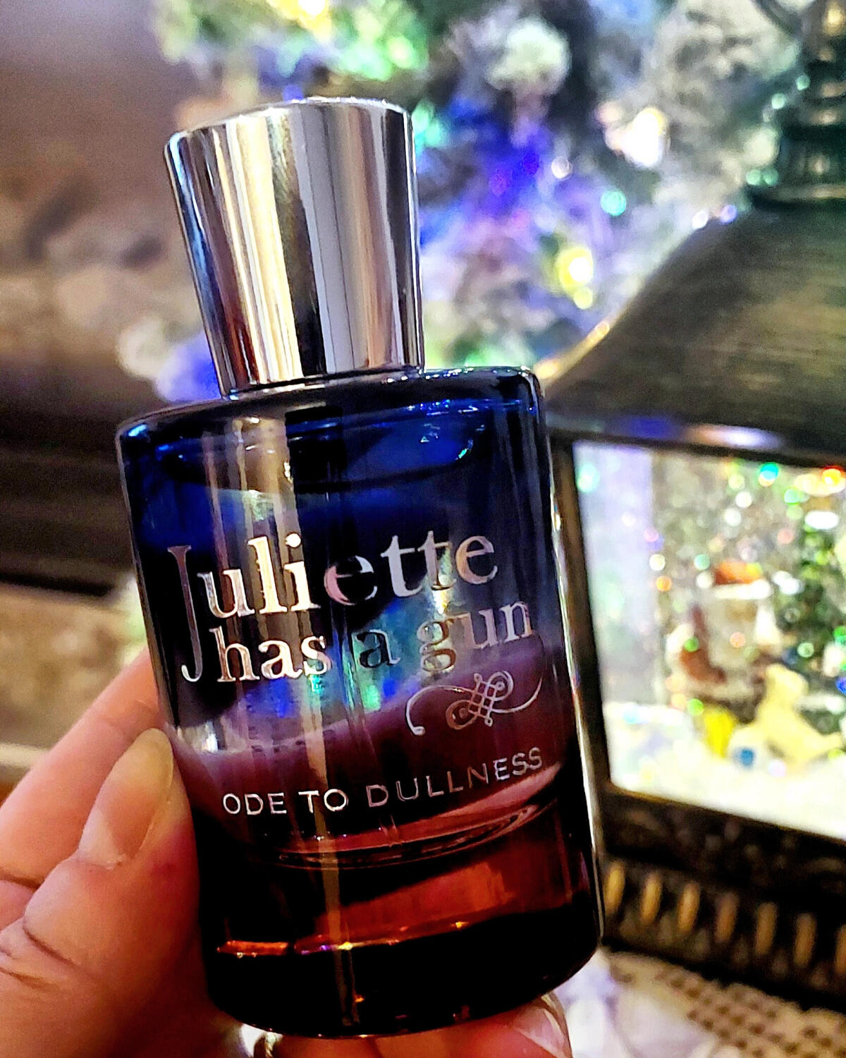 عطر ادکلن اود تو دالنس ژولیت هز ا گان - Ode To Dullness Juliette Has A Gun - بررسی، قیمت و خرید