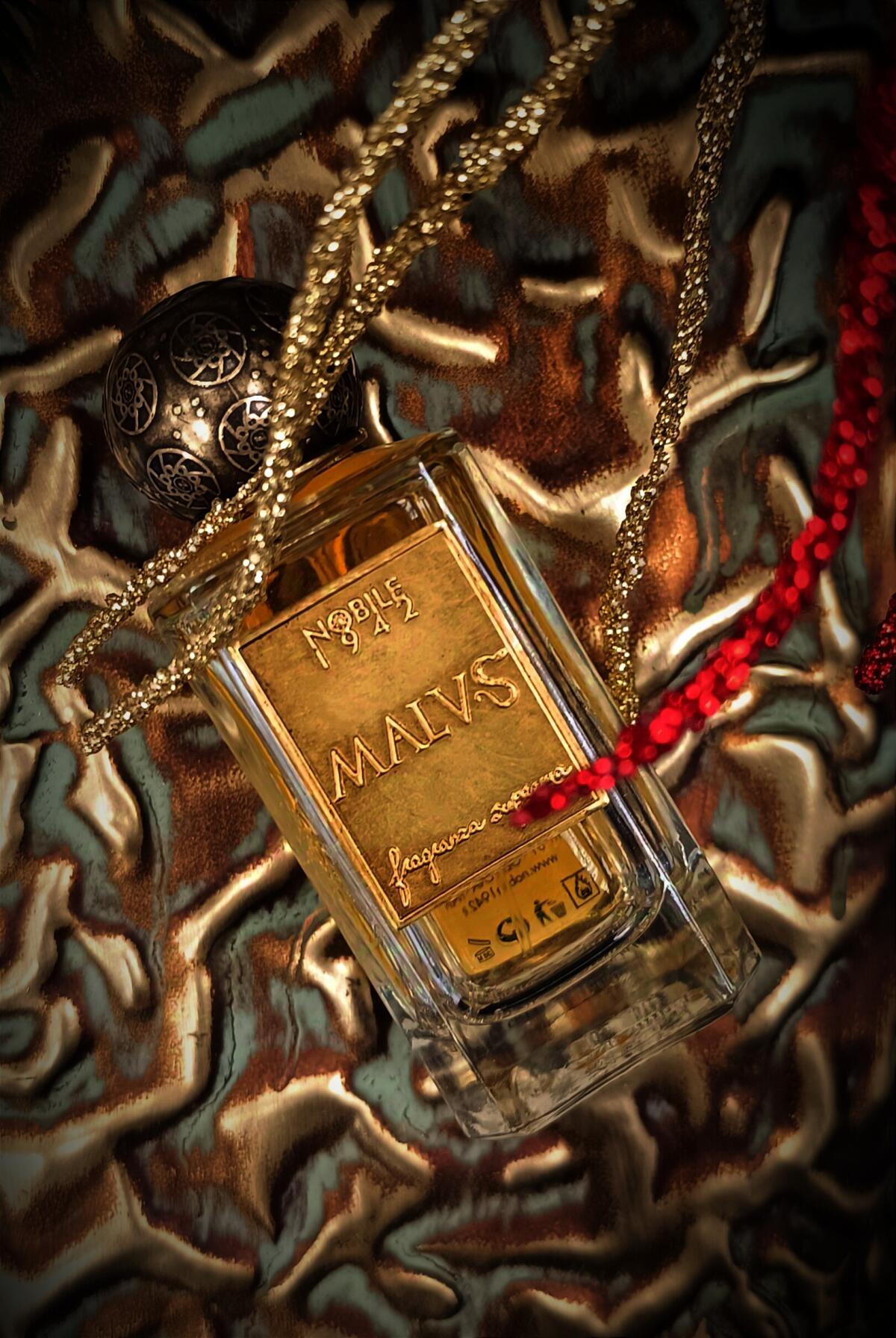 عطر ادکلن مالوس نوبیل ۱۹۴۲ - MALVS Nobile 1942 - بررسی، قیمت و خرید