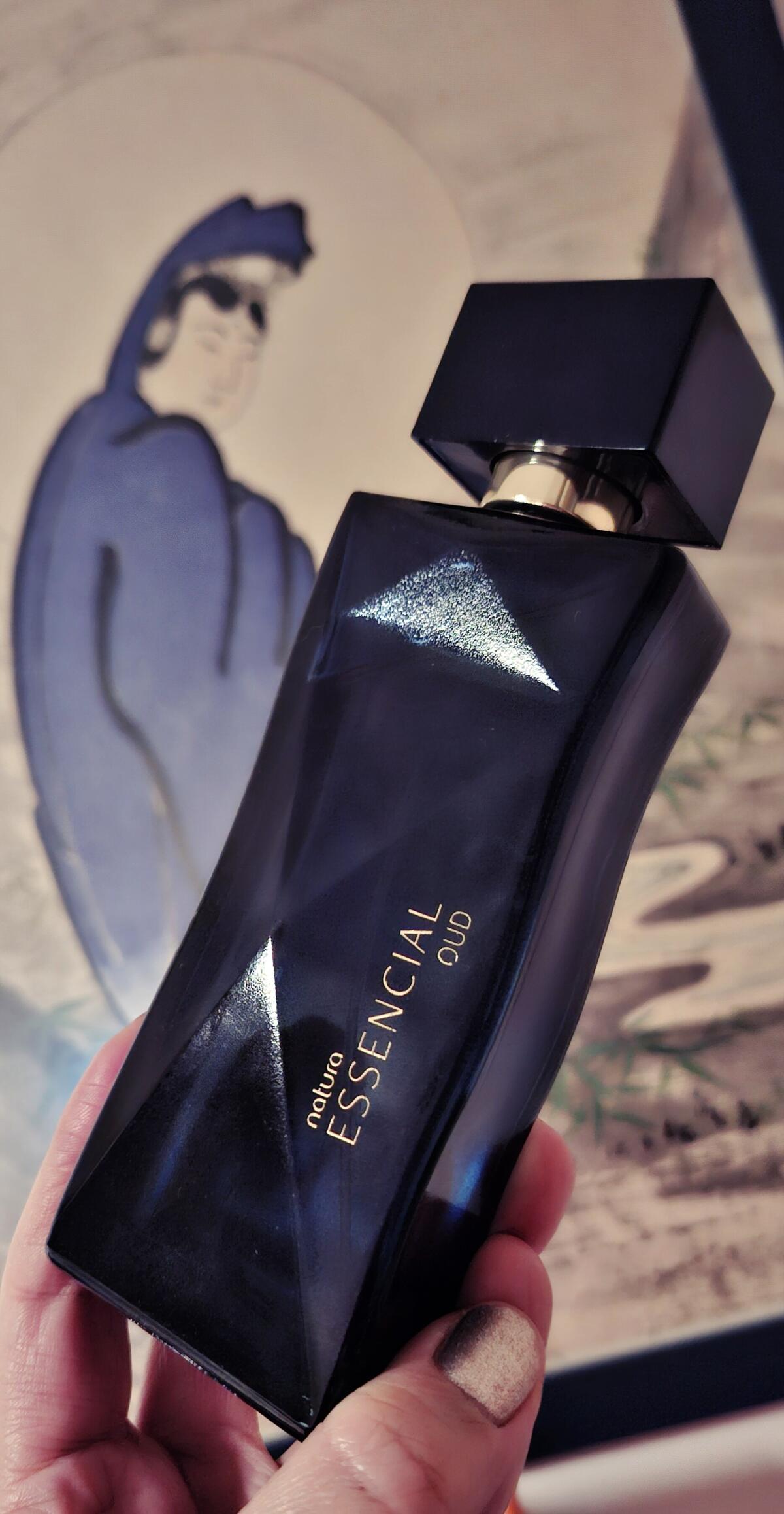 عطر ادکلن اسنشیال عود ناتورا - Essencial Oud Natura - بررسی، قیمت و خرید