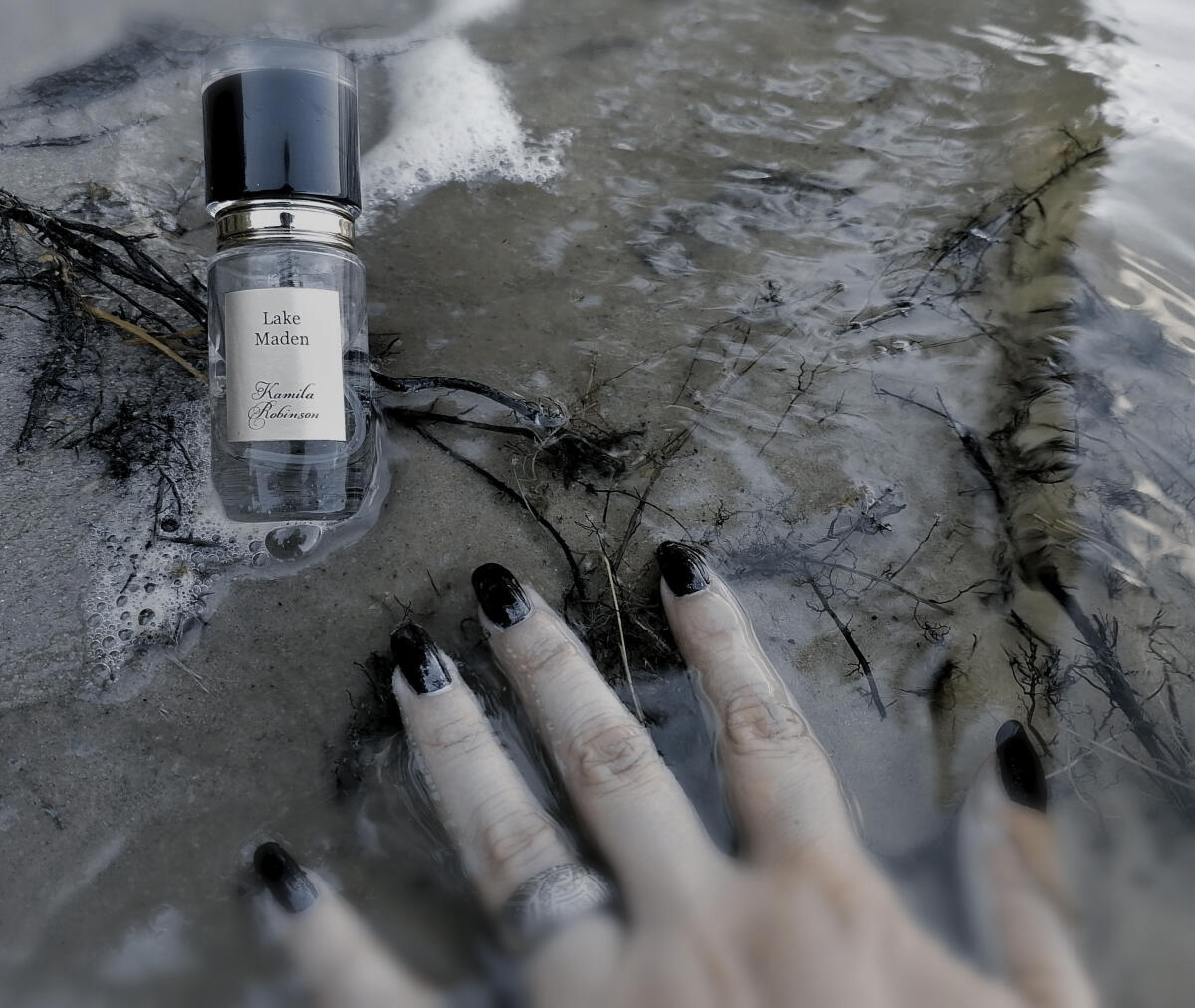 عطر ادکلن لیک مادِن کاملا رابینسون - Lake Maden (Дева Озера) Kamila Robinson - بررسی، قیمت و خرید