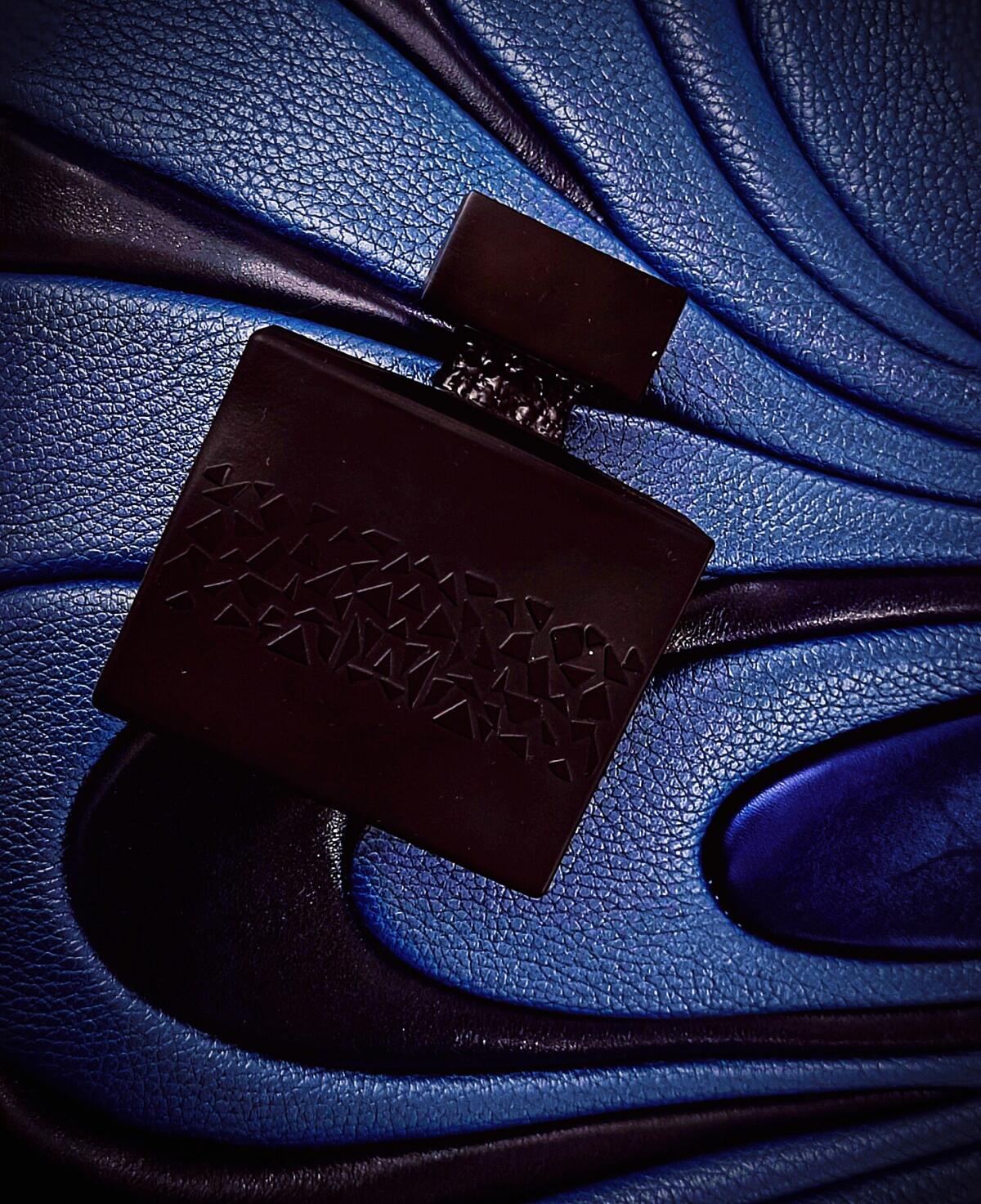 عطر ادکلن آکووا می میکالف - Akowa M. Micallef - بررسی، قیمت و خرید