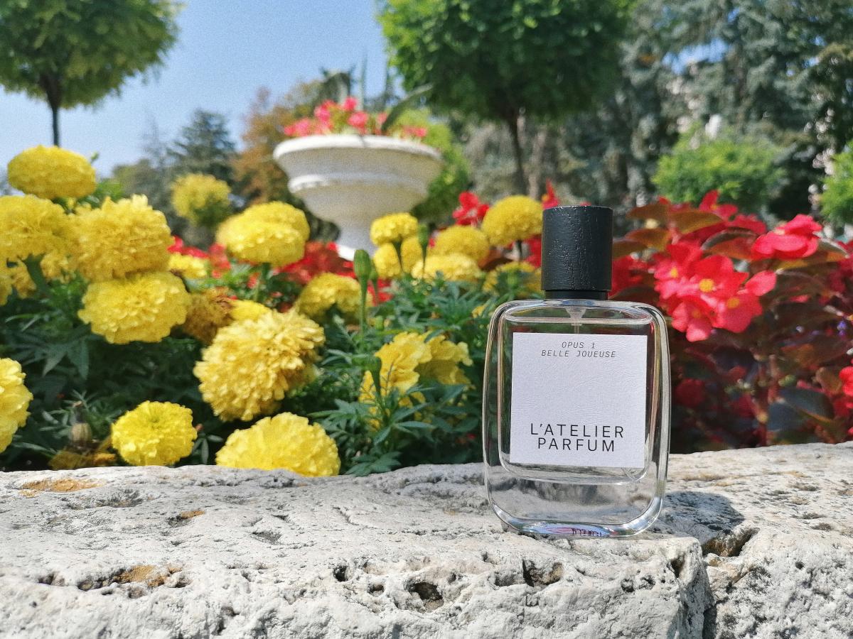 عطر ادکلن بله ژوئوز لَتلیه پرفیوم - Belle Joueuse L'Atelier Parfum - بررسی، قیمت و خرید