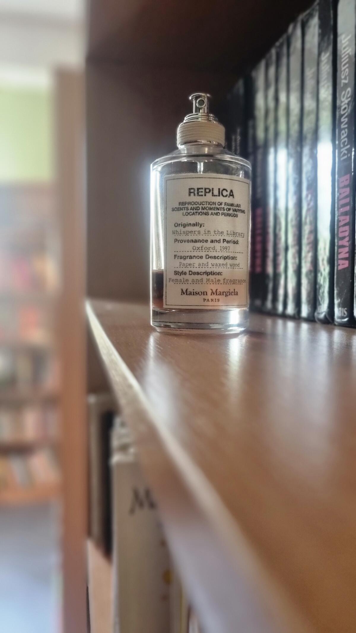 عطر ادکلن ویسپِرز این دِ لایبرِری مِیزون مارتین مارجلا - Whispers in the Library Maison Martin Margiela - بررسی، قیمت و خرید