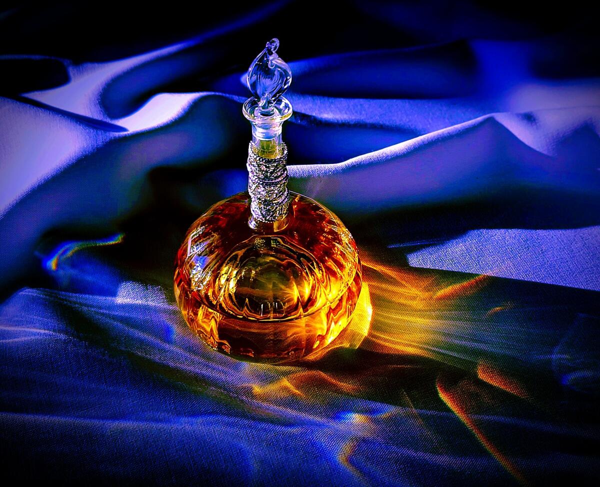عطر ادکلن کاستادیوا استراتو نوبیل ۱۹۴۲ - Castadiva Estratto Nobile 1942 - بررسی، قیمت و خرید