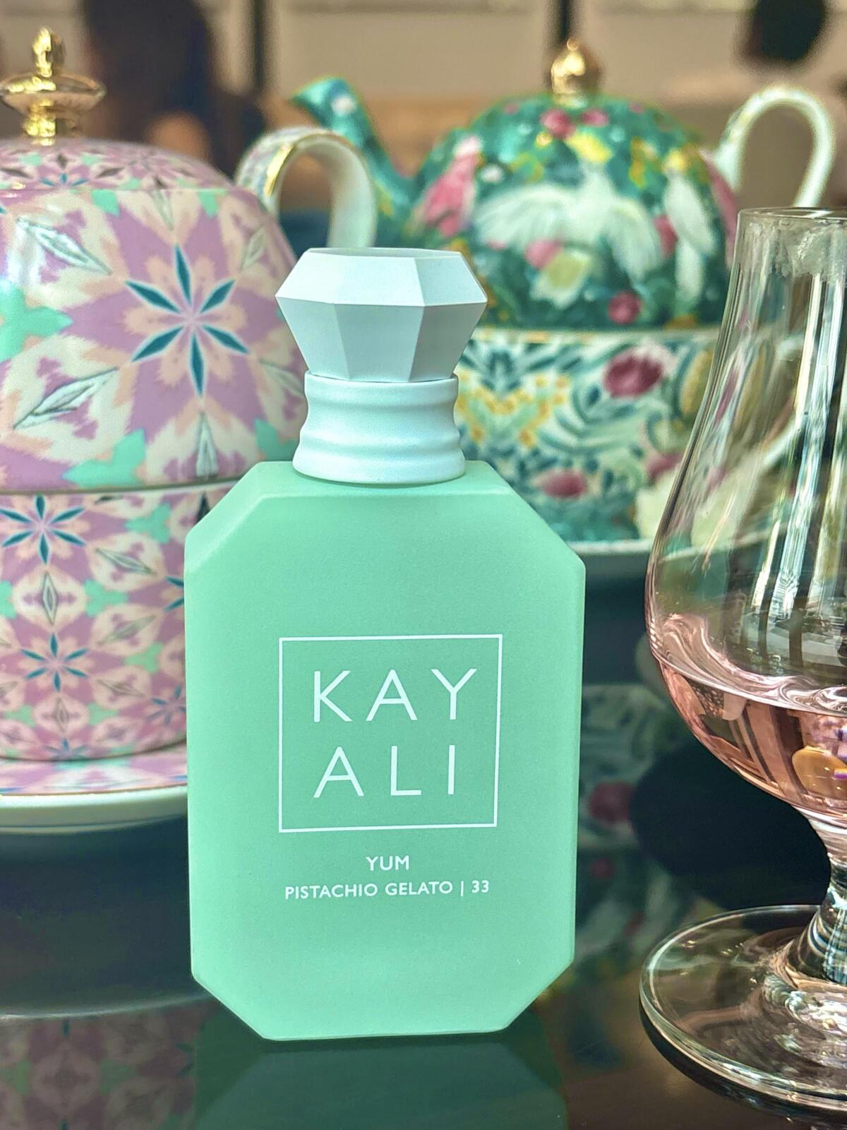 عطر ادکلن یام پسته جلاتو سی و سه کیالی فرگرنسز - Yum Pistachio Gelato | 33 Kayali Fragrances - بررسی، قیمت و خرید